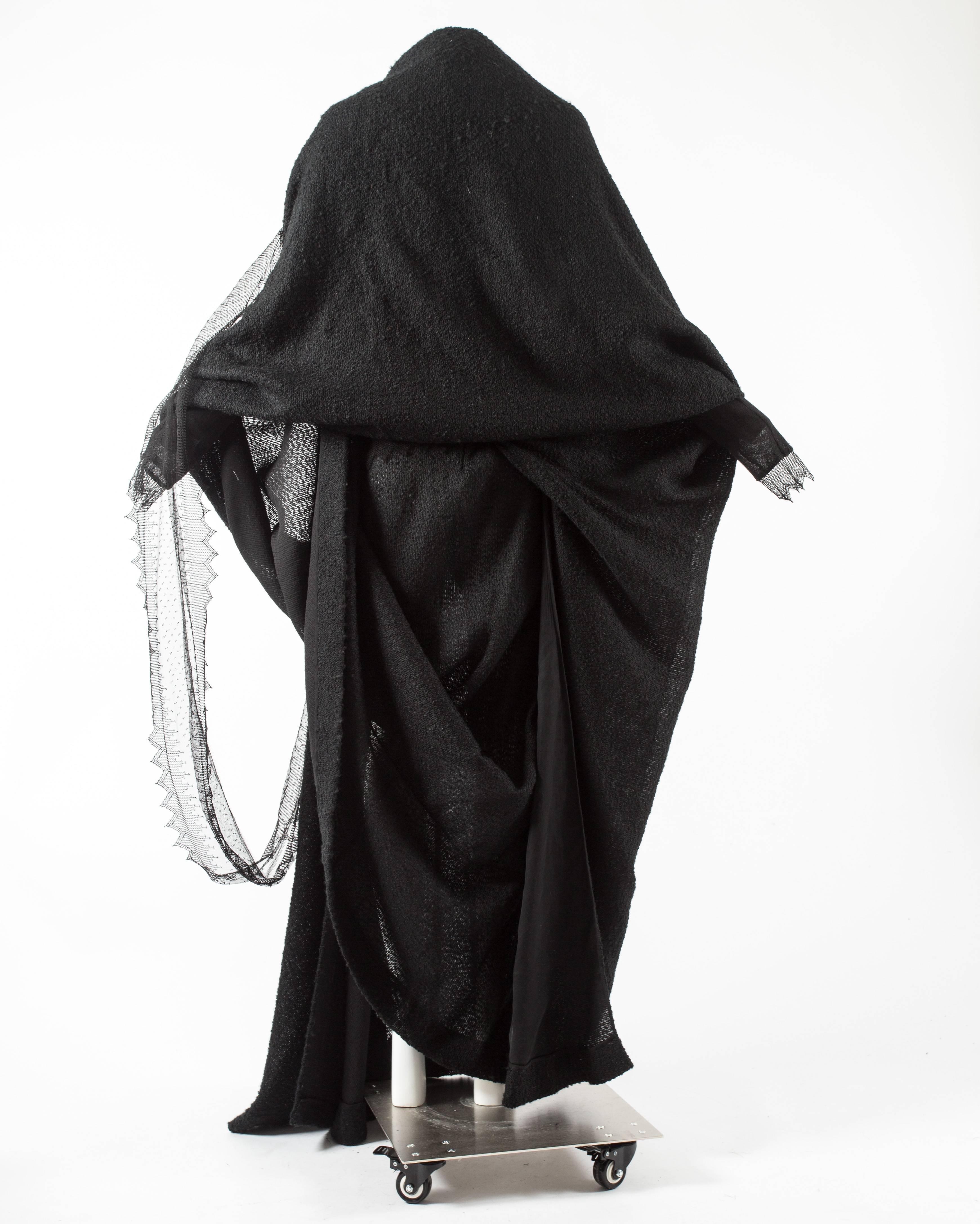 Ocimar Versolato Haute Couture Kleid aus schwarzer Bouclé-Wolle und gestrickter Spitze, fw 1998 im Angebot 2