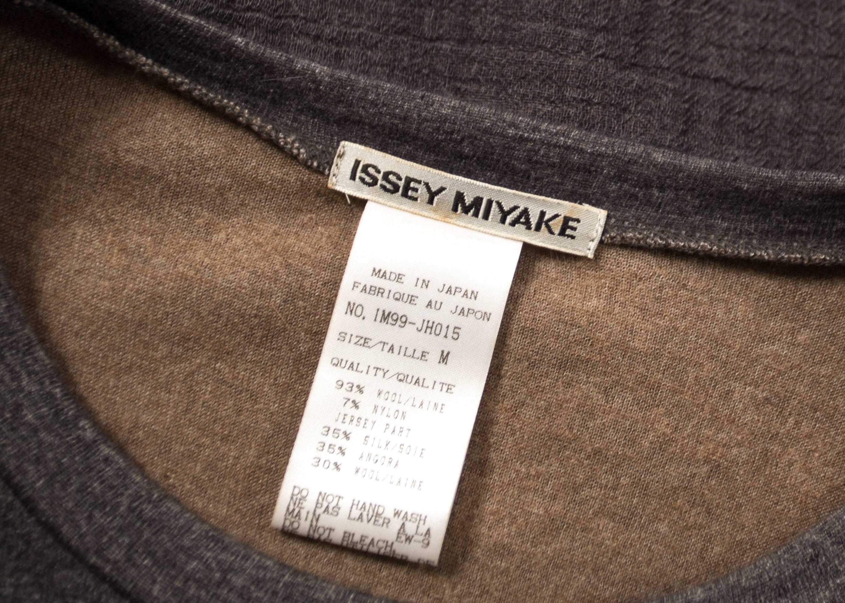 Dreifarbiges T-Shirtkleid von Issey Miayke mit integrierter Strickjacke, ca. 1990er Jahre im Angebot 5