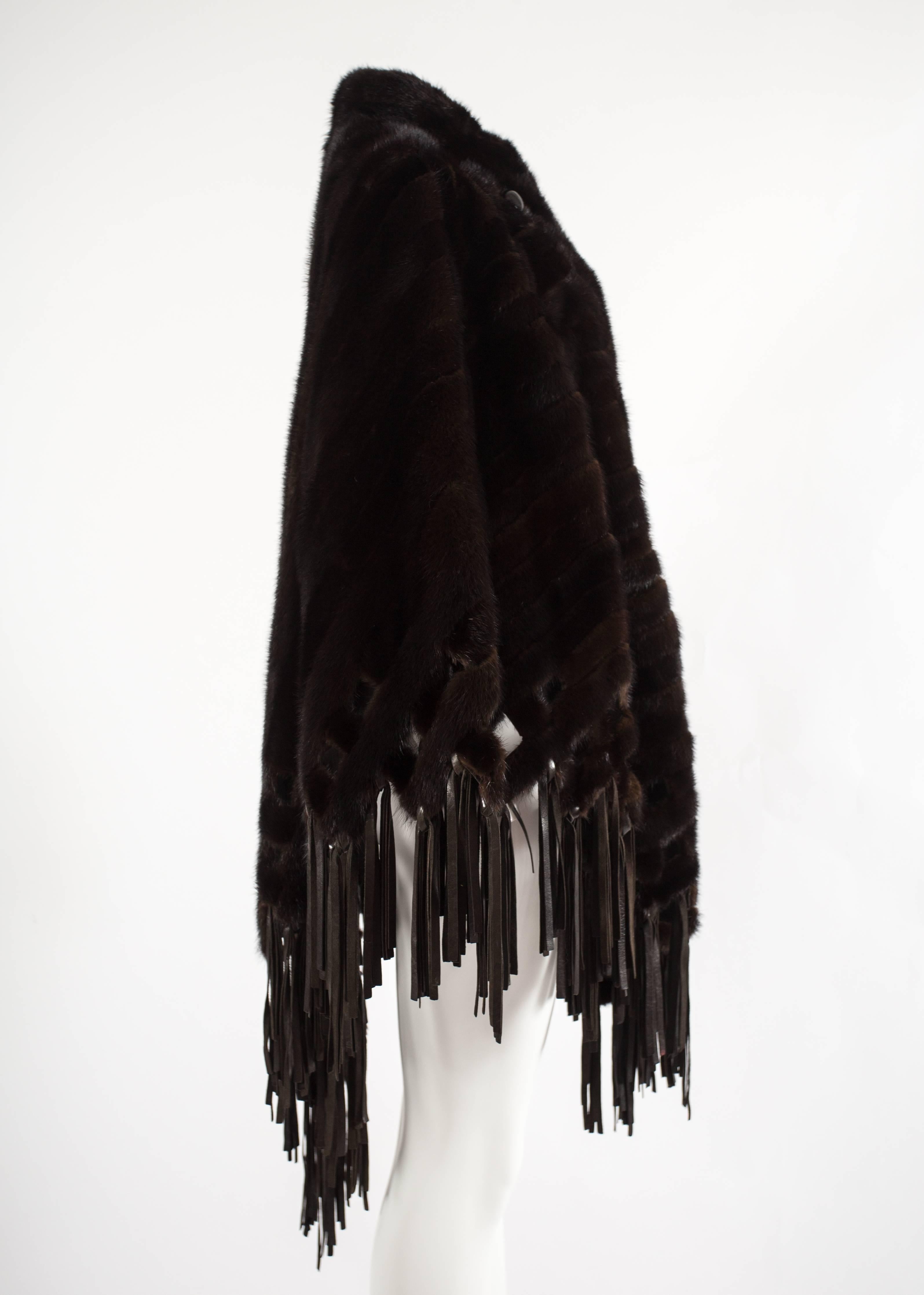 Christian Dior by Marc Bohan cape en vison marron avec pompons en cuir, c. C. 1970 en vente 1