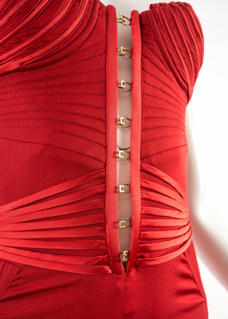 Tom Ford for Gucci Autumn-Winter 2003 red silk corseted evening gown at ...