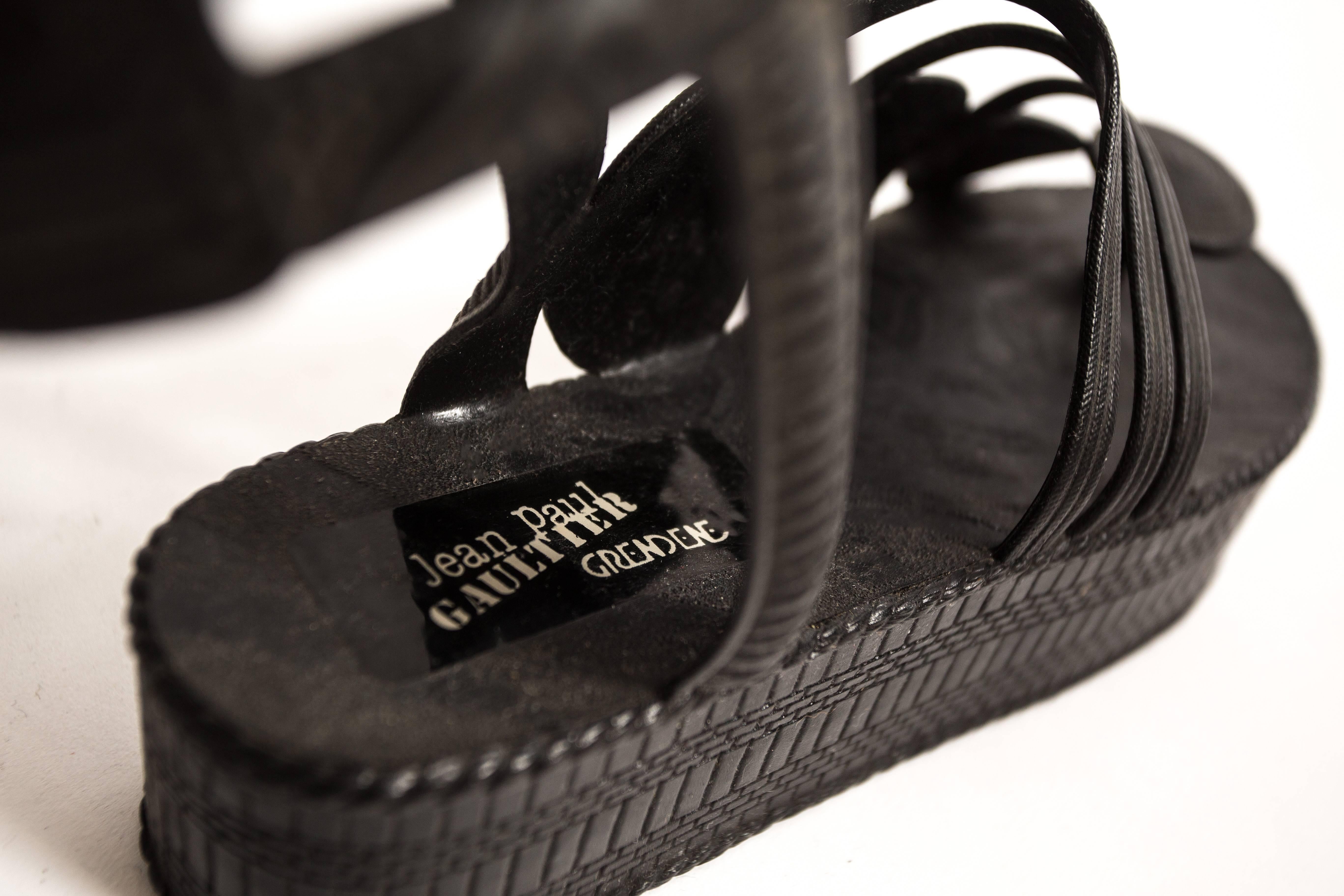 Jean Paul Gaultier Spring-Summer 1985 black rubber platform sandals In Good Condition In London, GB
