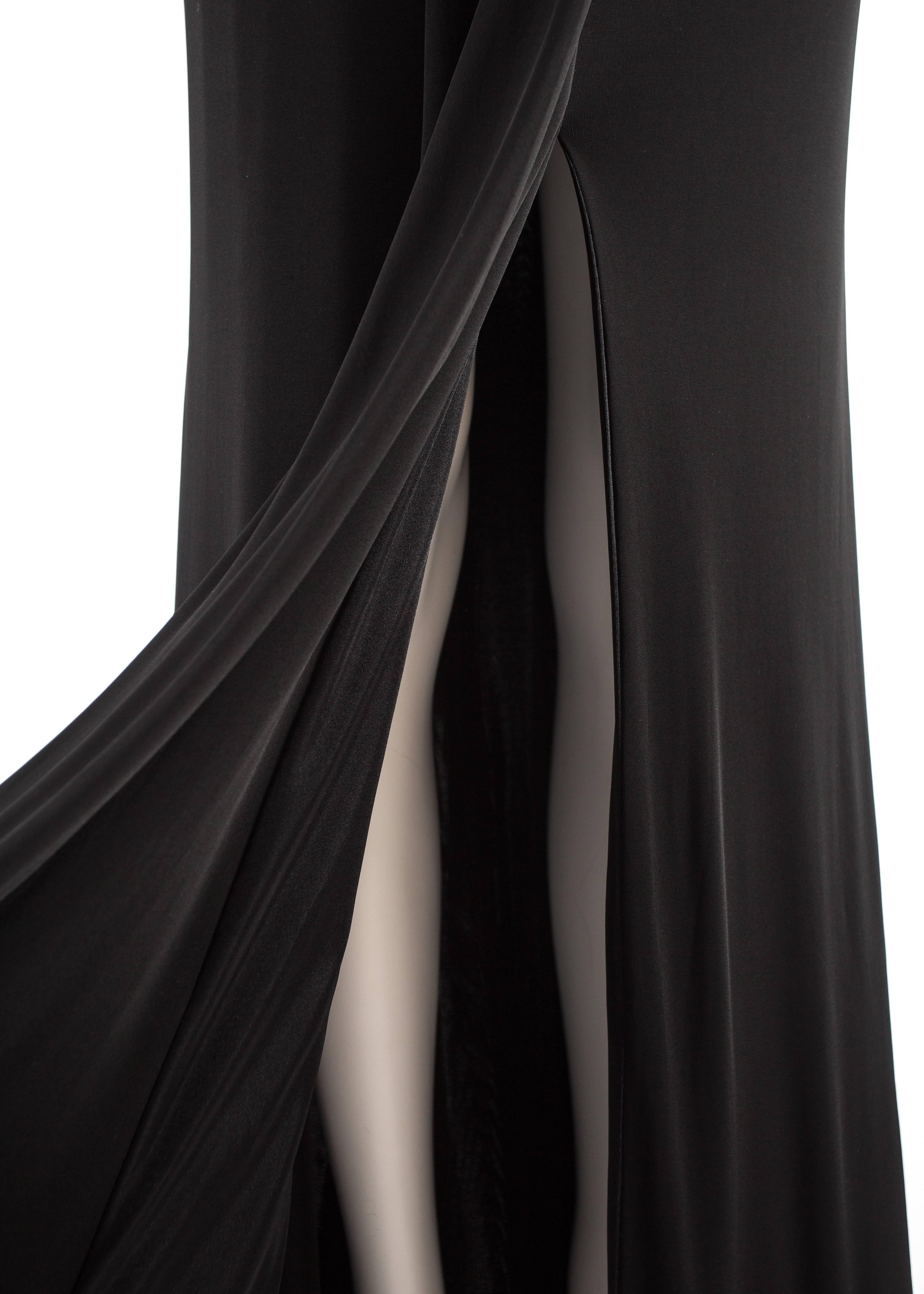 Gucci Autumn-Winter 2006 backless black evening dress with metal chains 3