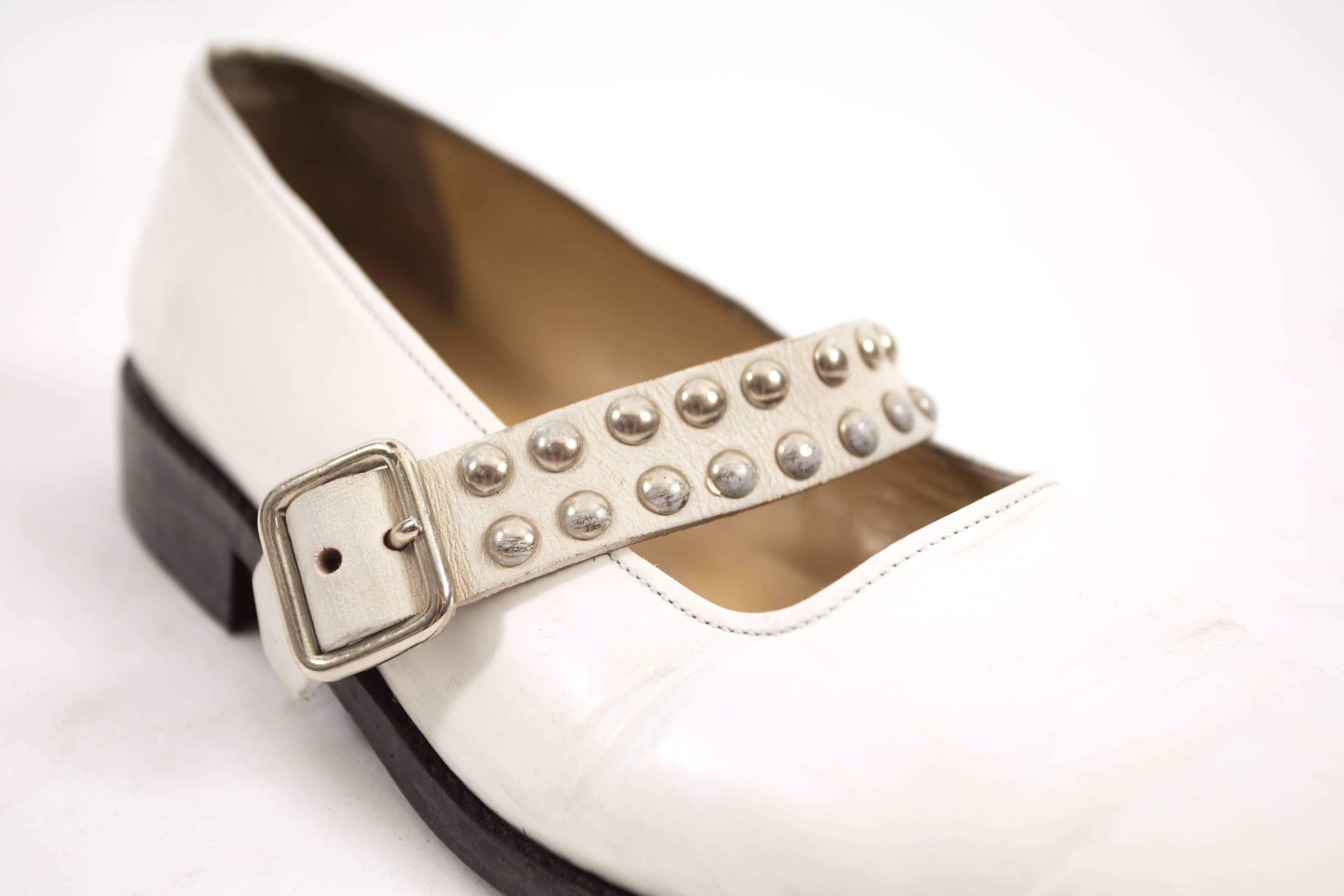 Comme des Garcons Autumn-Winter 2000 white leather studded square toe shoes In Good Condition In London, GB