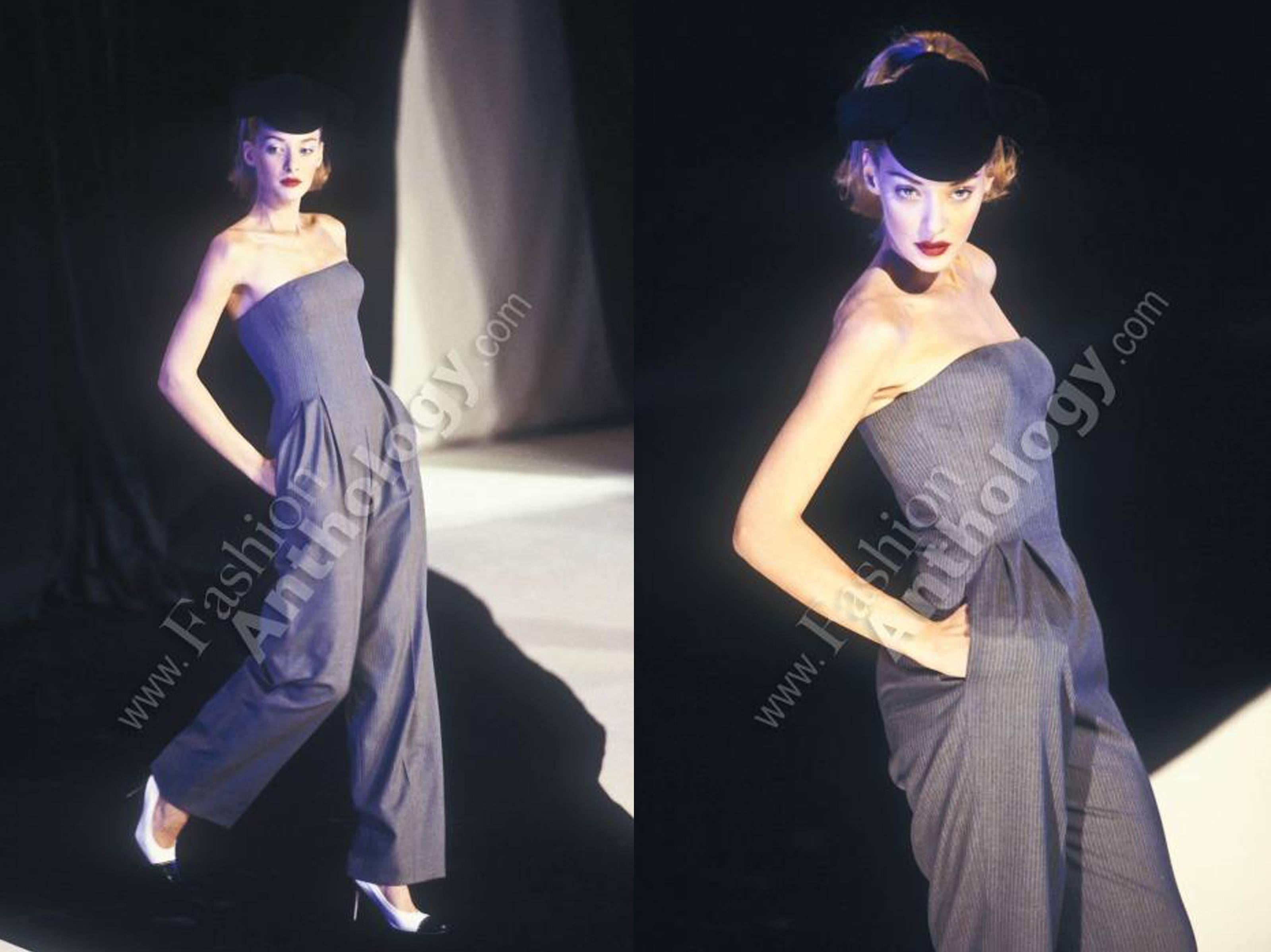 John Galliano für Givenchy Herbst-Winter 1996 grauer trägerloser Nadelstreifen-Jumpsuit (Grau) im Angebot