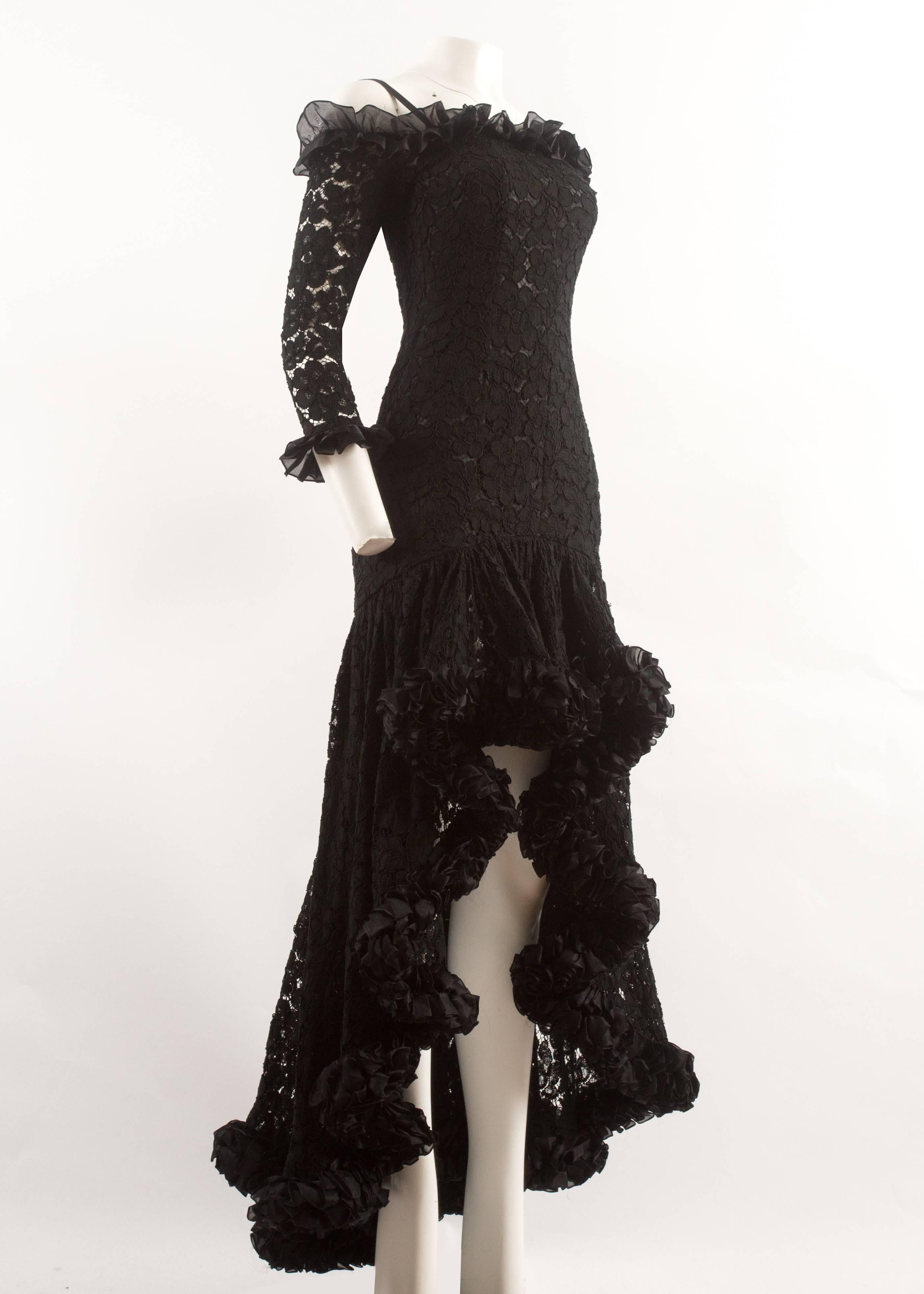 Yves Saint Laurent - Robe de soirée flamenco en dentelle noire, automne-hiver 1987 Excellent état - En vente à London, GB