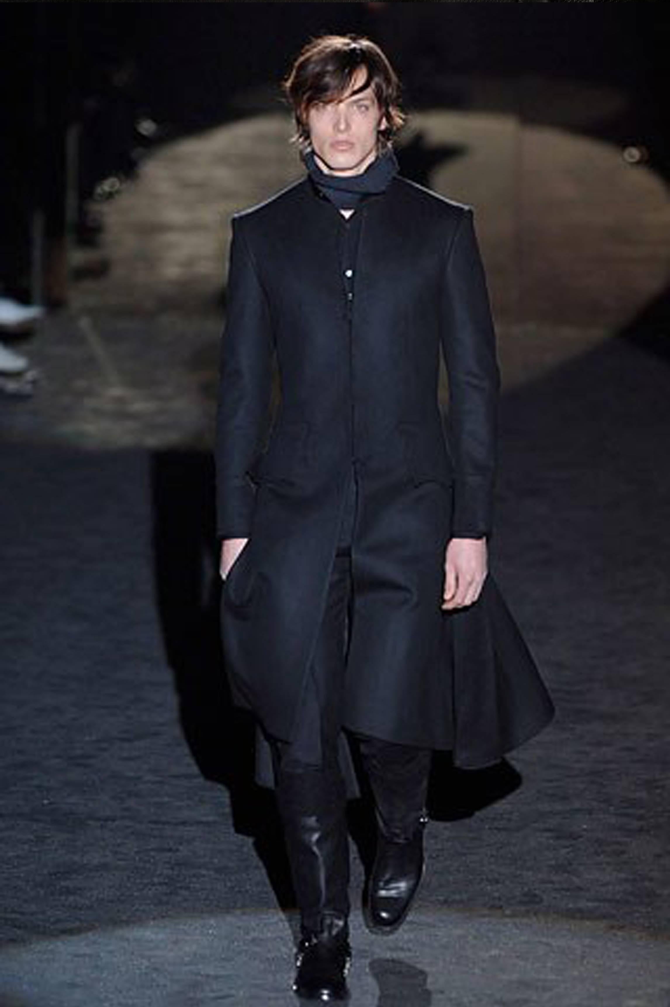 Gucci Autumn-Winter 2006 Men's black wool evening coat with metal hook and eye closures and silk lining