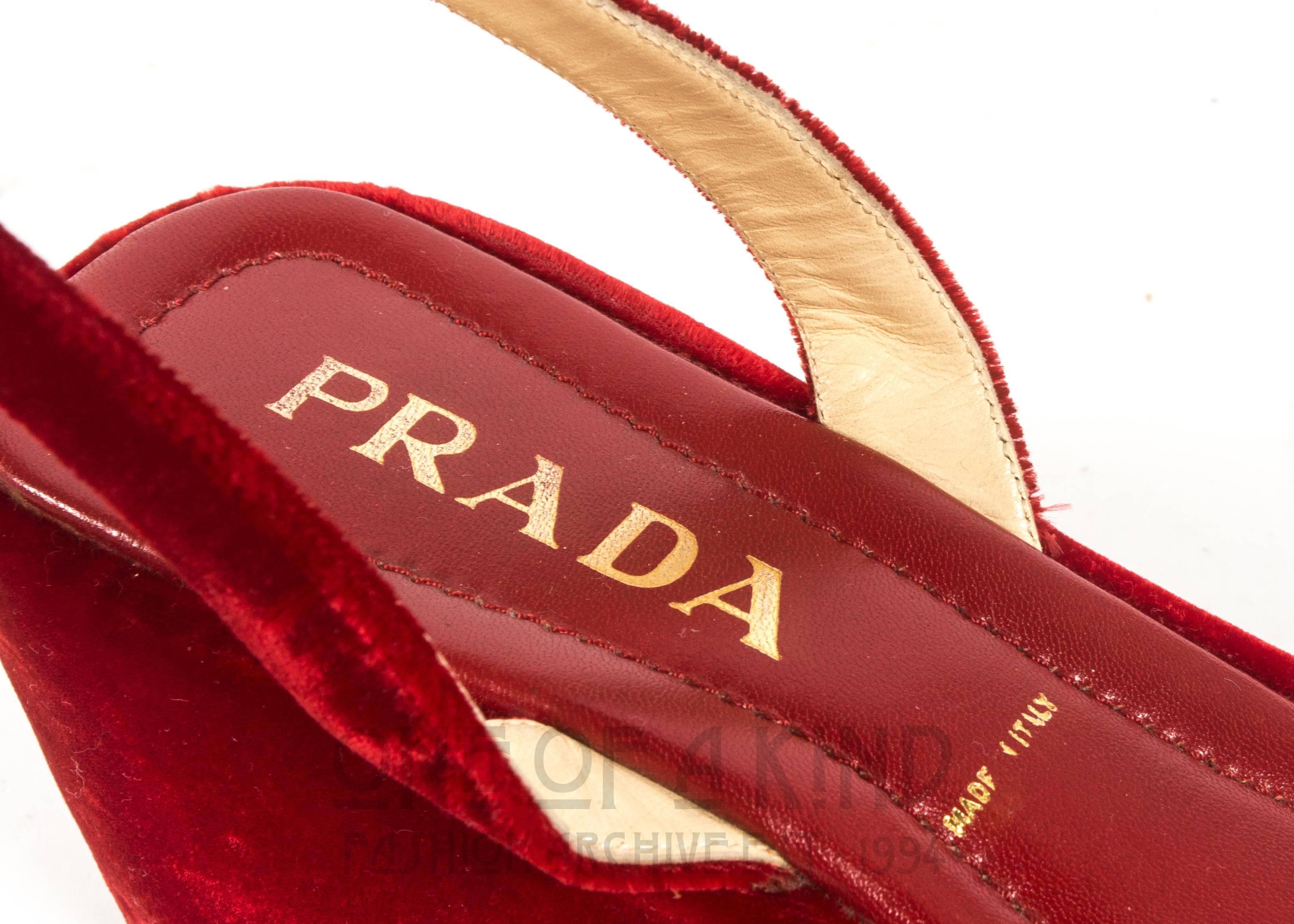 Prada red velvet platform sandals Spring-Summer 1997 In Excellent Condition In London, GB