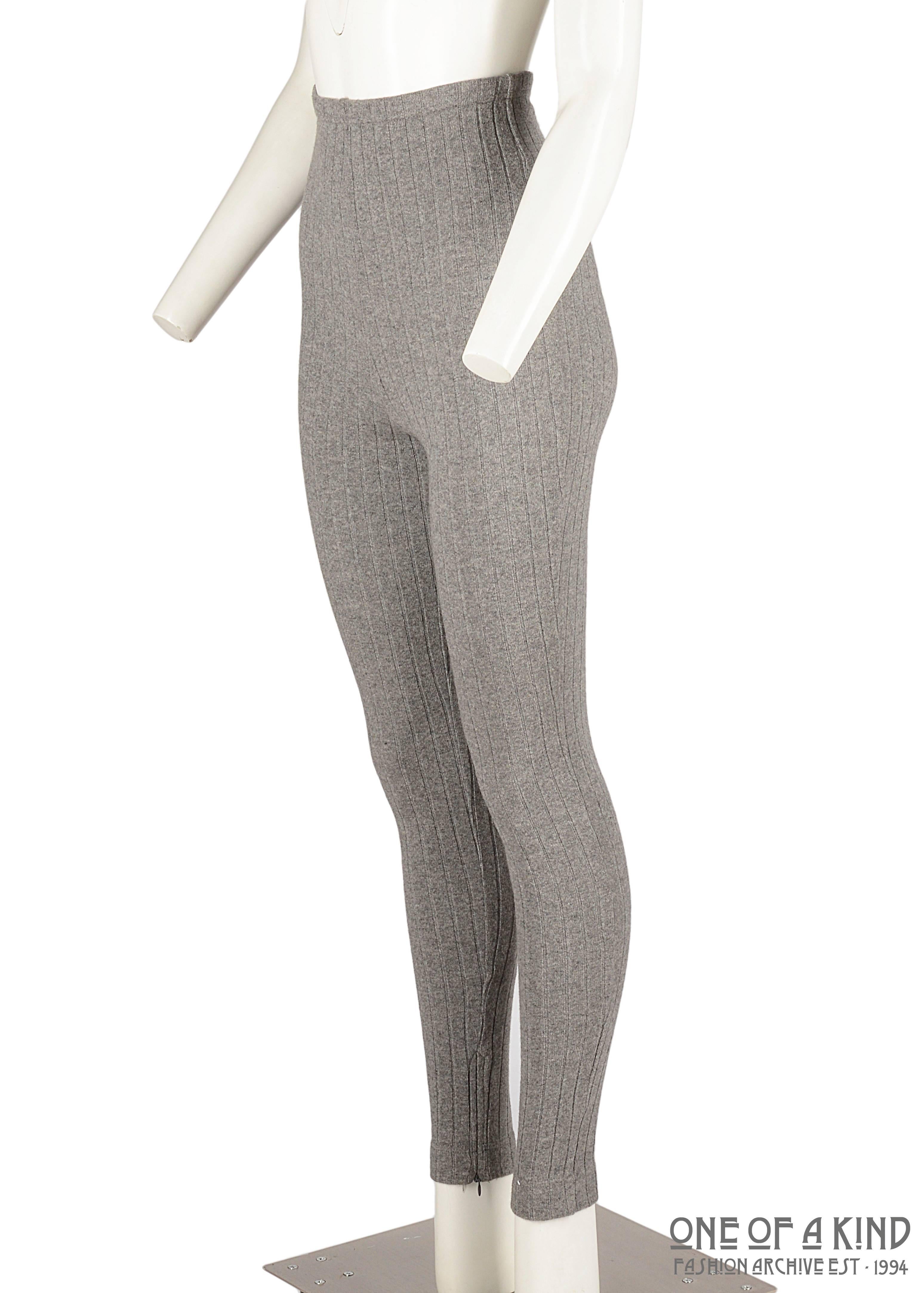 Dolce & Gabbana grey wool ribbed knit high waisted leggings. 

- Zip fastening on center back seam and ankles. 

ca. 1990-1999