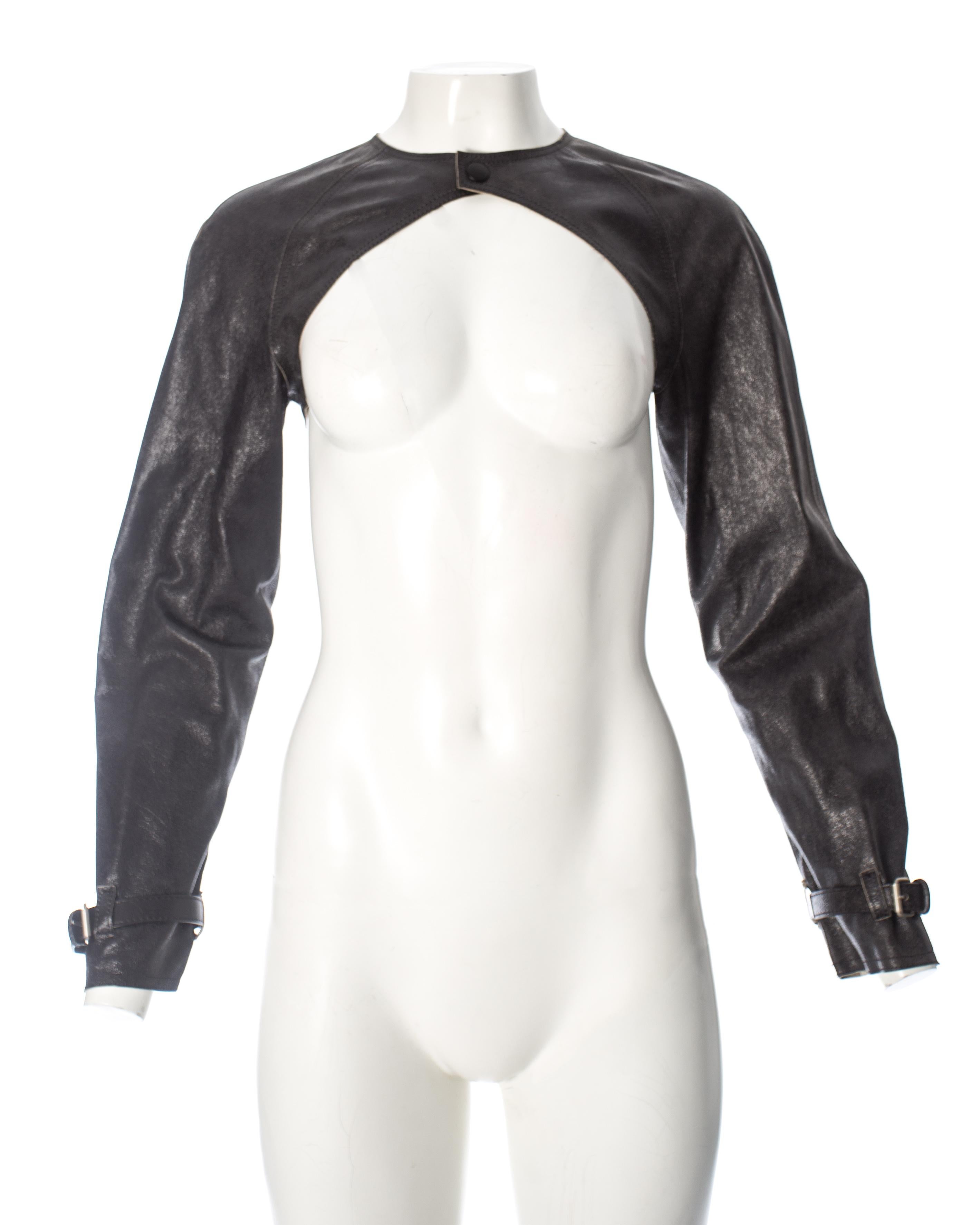 - Long sleeves fastened with silver buckle and belt
-  Cropped bodice with snap button fastening 

Spring-Summer 2001