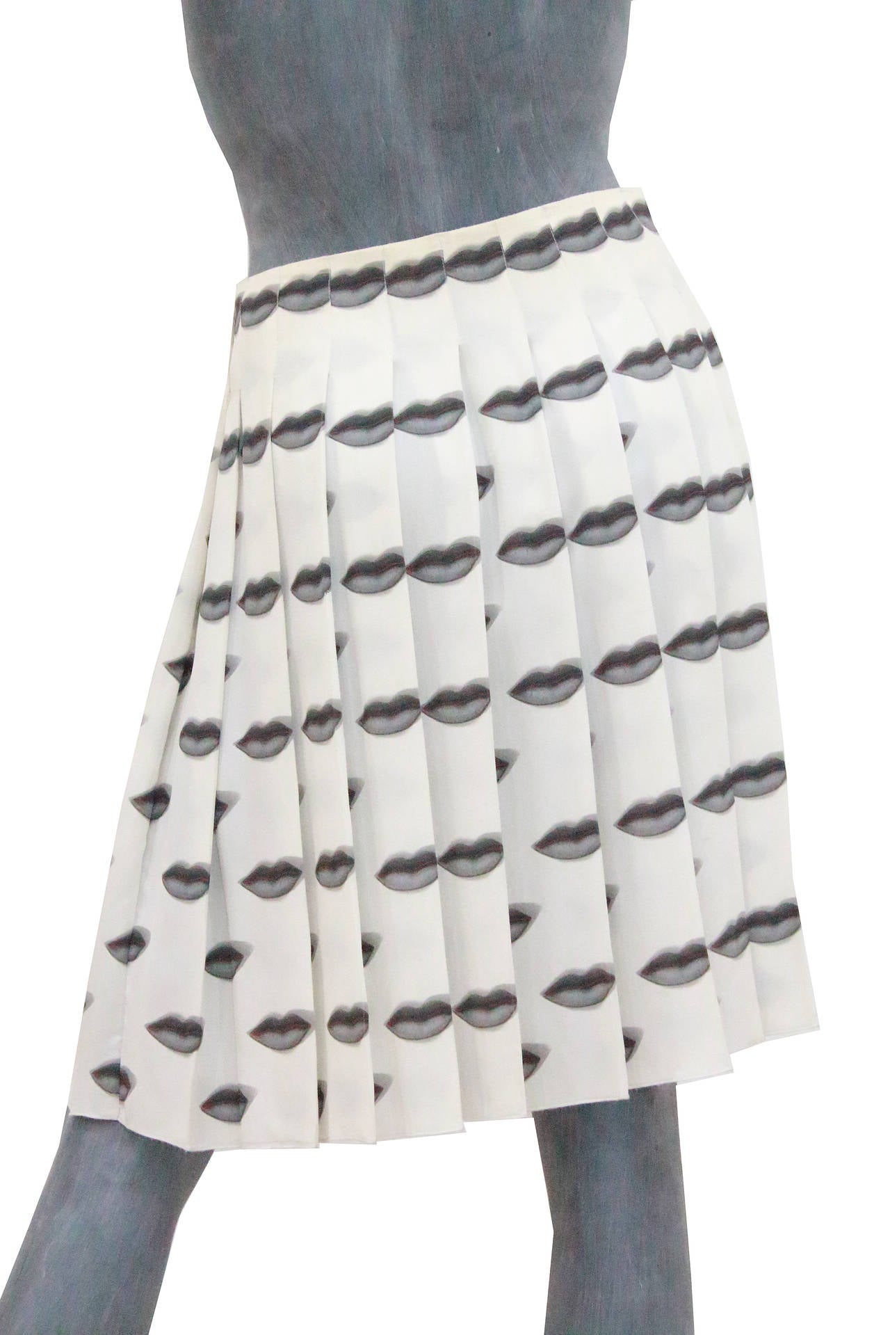 Fully pleated wrap skirt by Prada featuring the iconic lip print which was highly documented at the time. Made of 100% Silk. 

Size 40