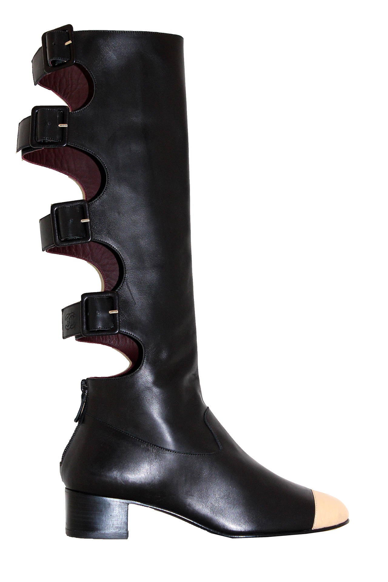 a beautiful pair of Chanel black boots in calfskin leather with a classic chanel beige toe, open back with four adjustable straps and rouge leather lining.

Size 41