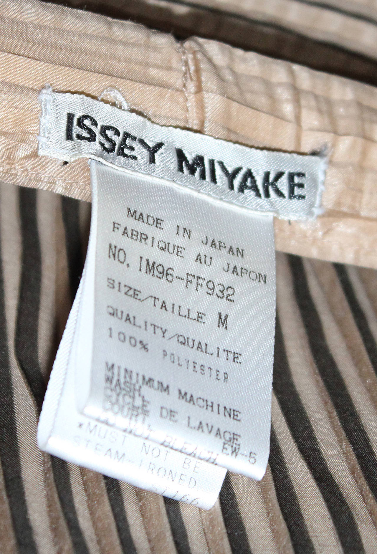 Incredible Issey Miyake pleated ensemble, circa 1995 For Sale at 1stDibs