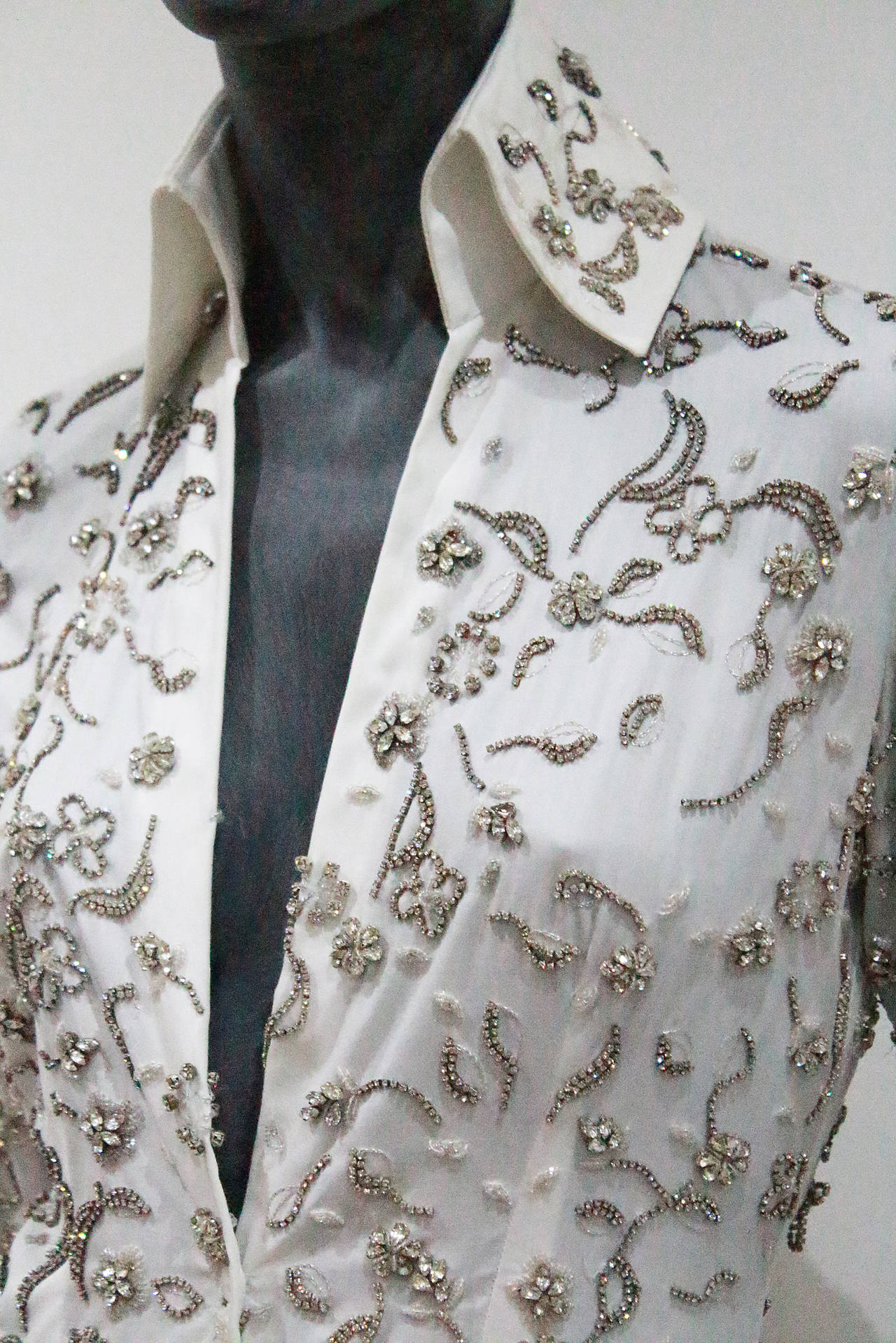 A hand embroidered Swarovski embellished white cotton shirt by Dolce & Gabbana. 

Size: It - 40 Fr - 36 UK - 8