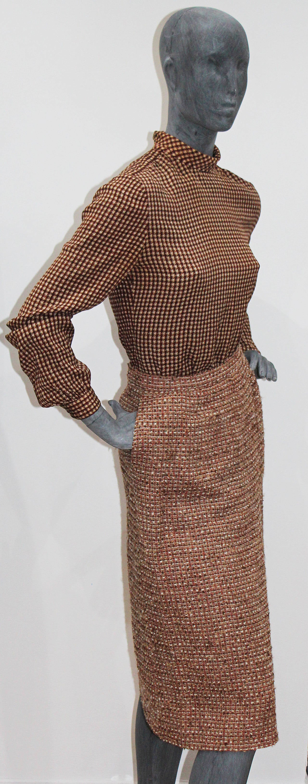 1970s Chic Tweed Chanel Suit Ensemble In Good Condition In London, GB