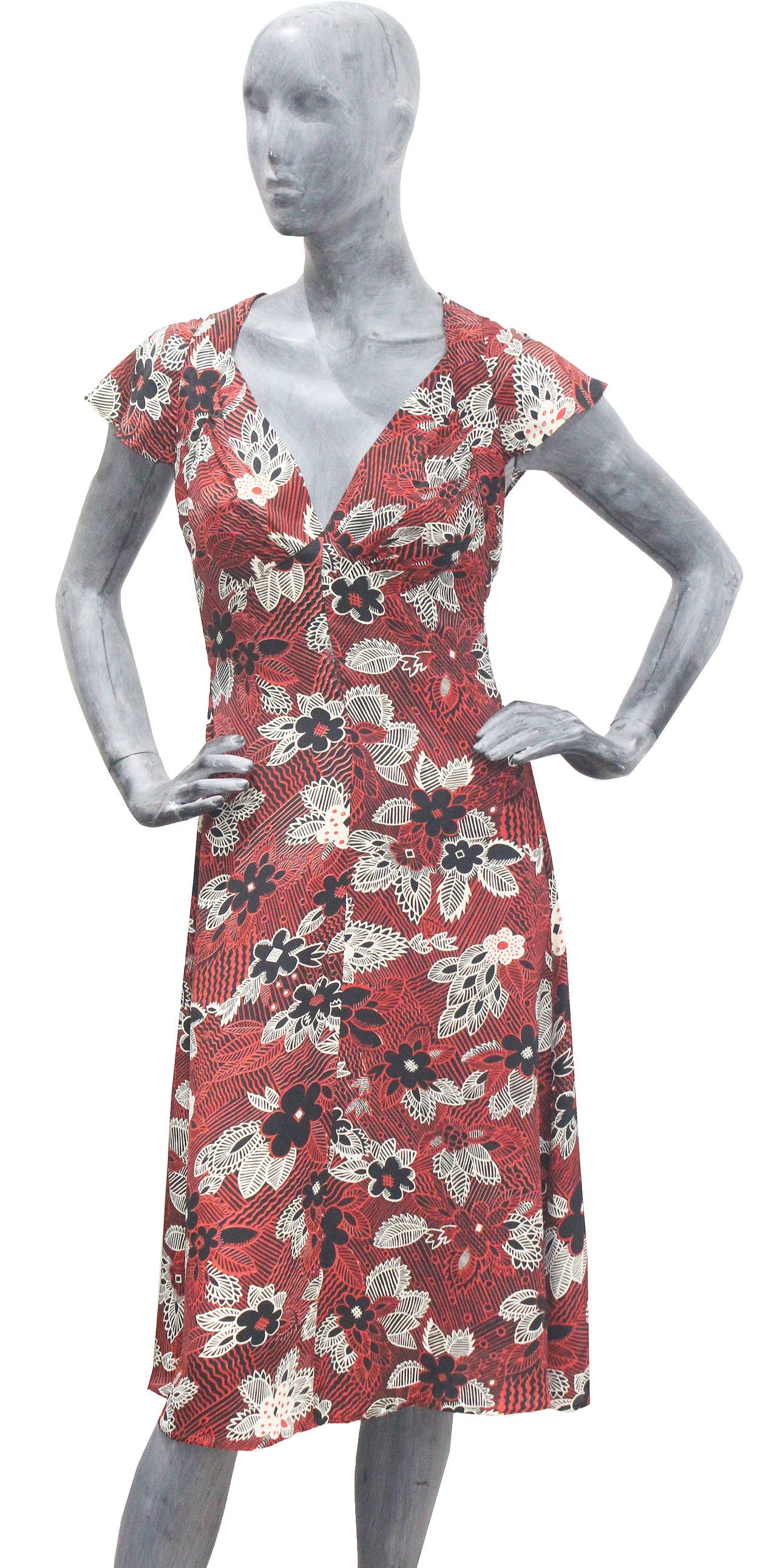 A fine and rare Ossie Clark for Radley Tea Dress with Celia Birtwell's 'Babylon' print in red and black rayon fabric. This incredibly chic and easy dress features capped sleeves, low v-neck plunge and an open back with neck tie. 

Sizing: Approx.