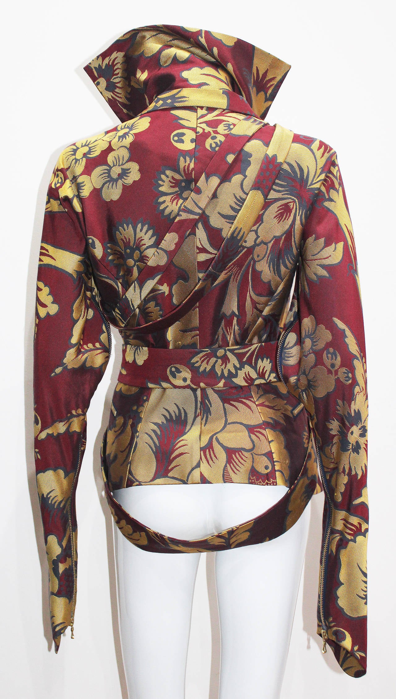 A rare Vivienne Westwood silk brocade bondage jacket. 

Amazing condition, no flaws. 

Size Small