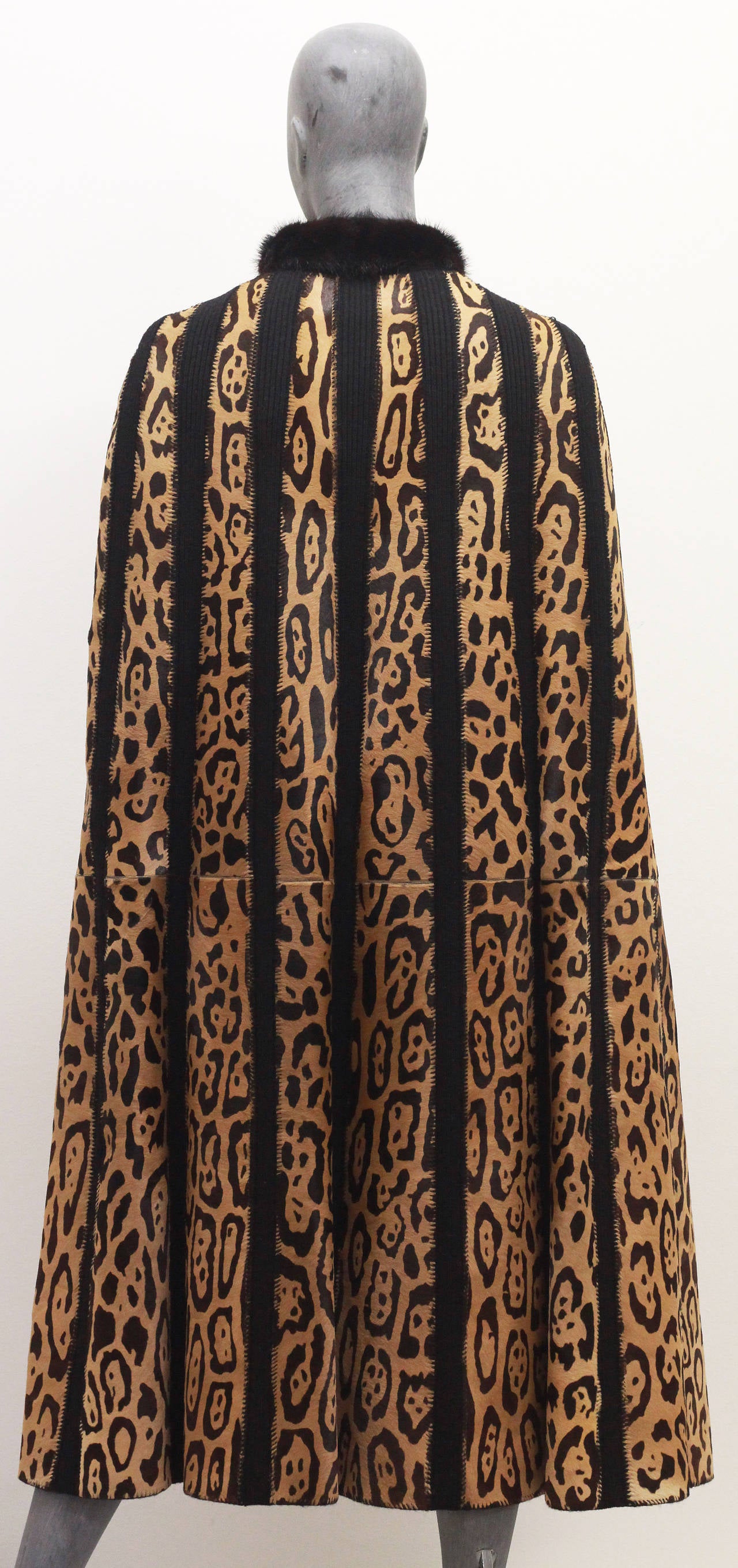 Women's A fine 1980s Italian leopard print cape in pony skin and mink fur by Beltrami