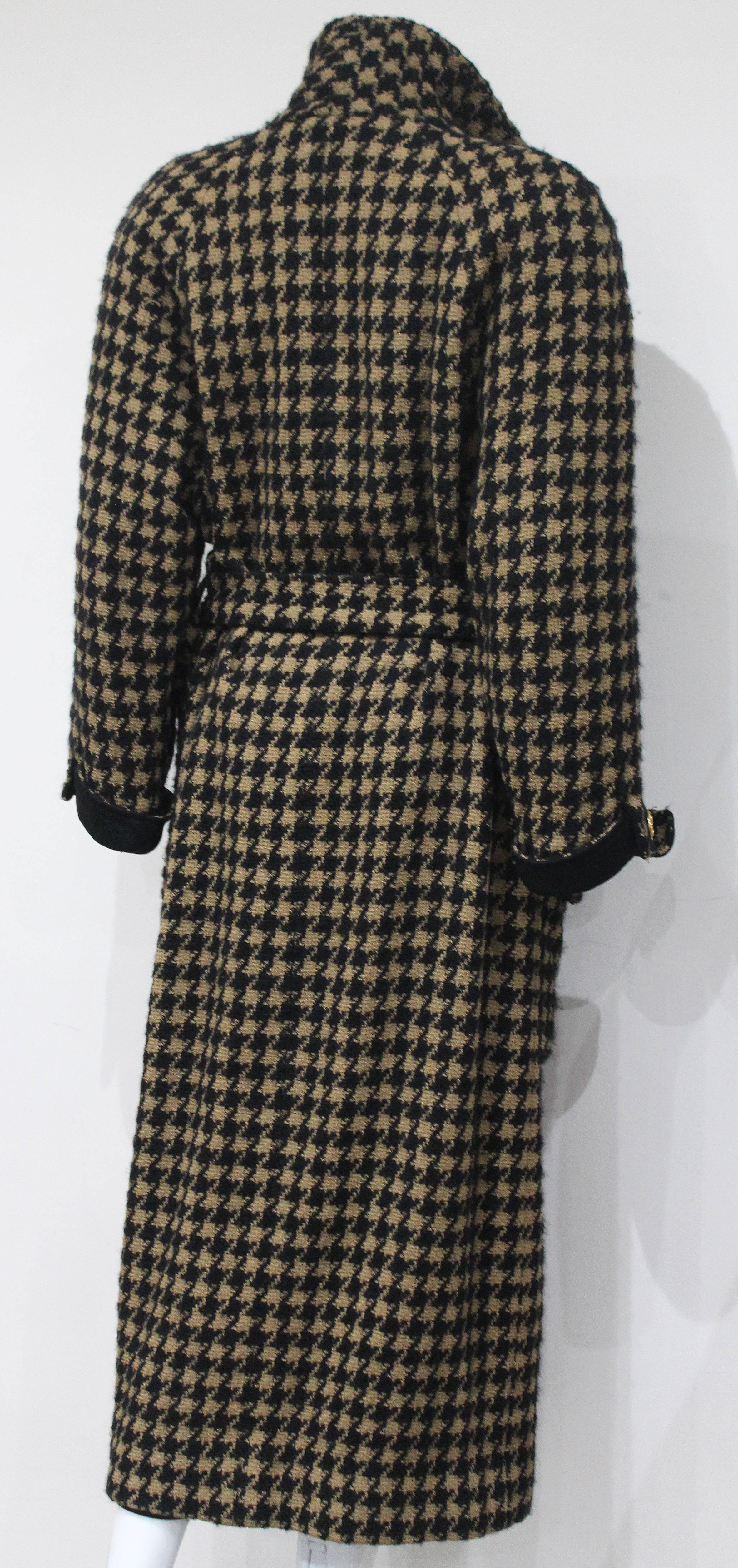 Women's Exceptional Chanel houndstooth tweed coat c. 1980s