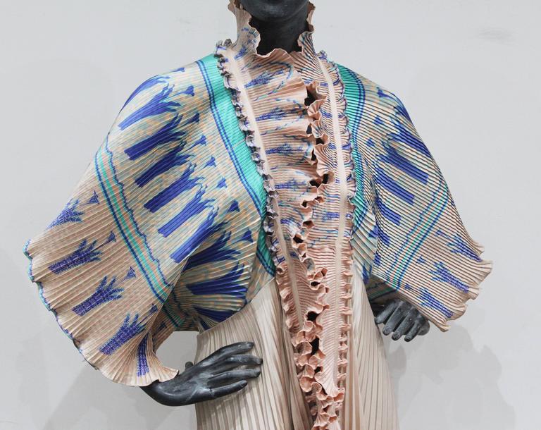 Exceptional Zandra Rhodes pleated silk evening coat c. 1972 at 1stdibs