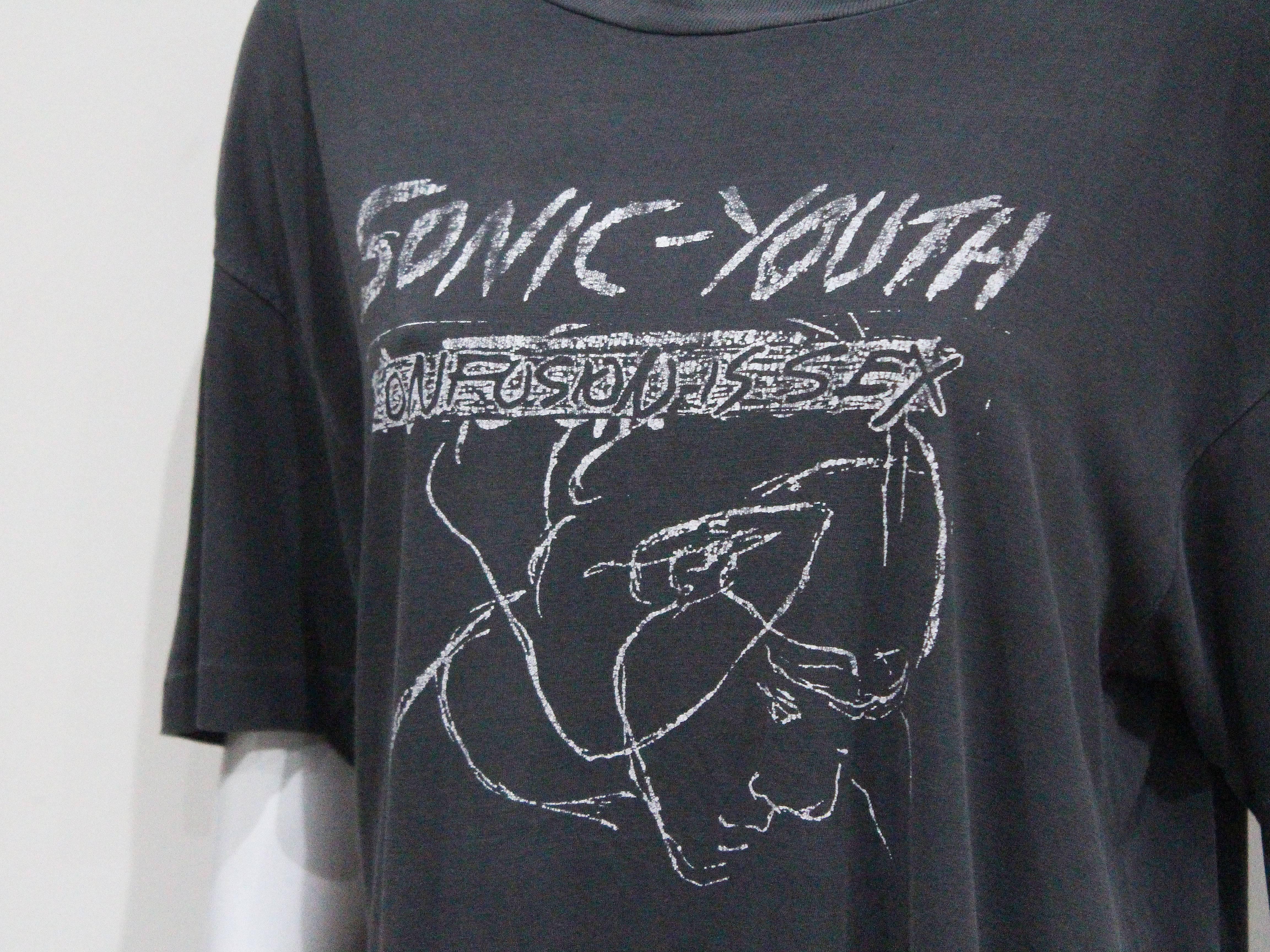 Ein sehr seltenes Original-Band-T-Shirt für das Album Confusion is sex