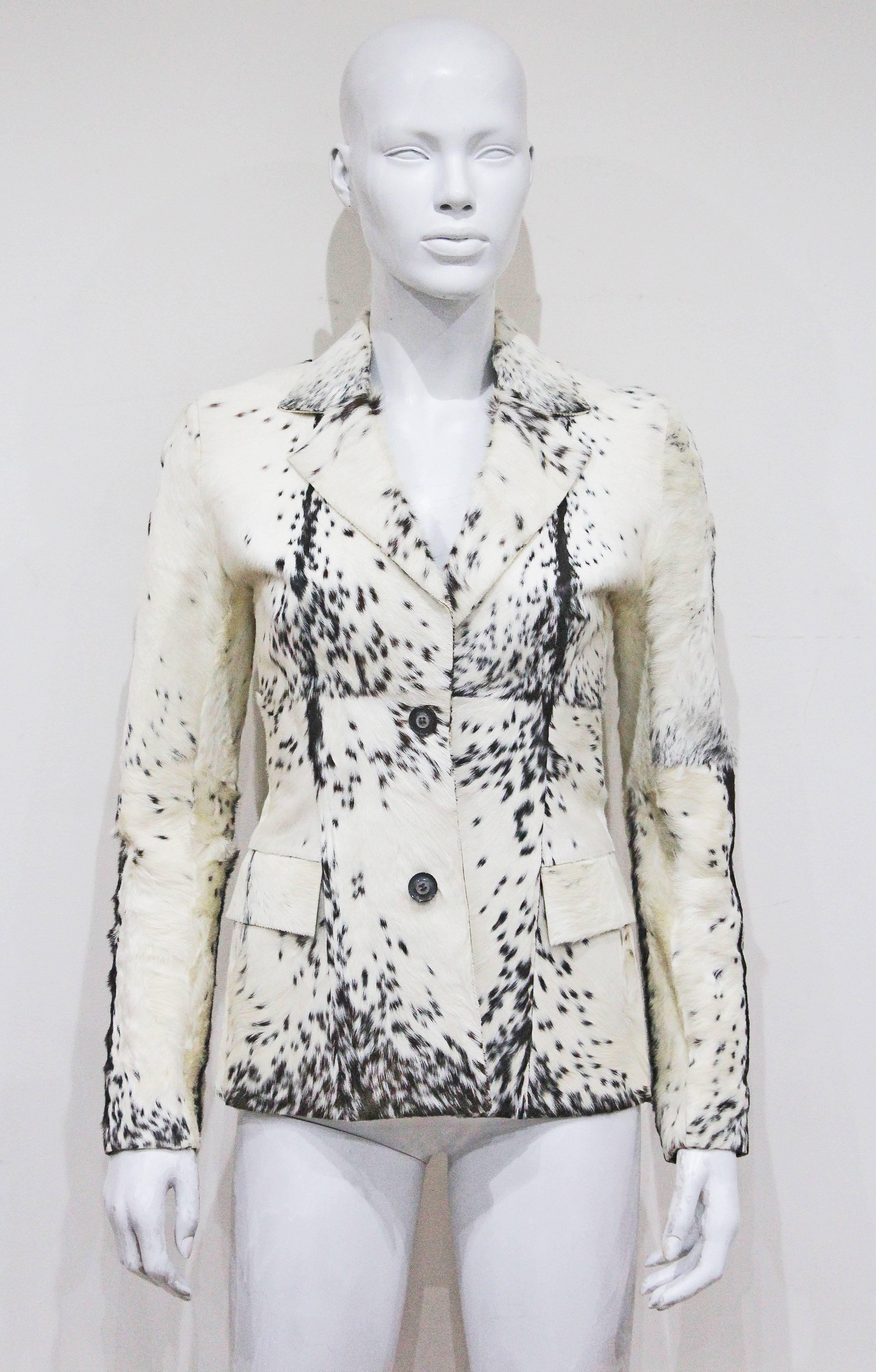 Fine and rare Gucci by Tom Ford blazer jacket, circa 1999. The jacket is made of white goat hair and is backed in black lambskin leather. 

IT 38 - FR 34 - UK 6 - XS