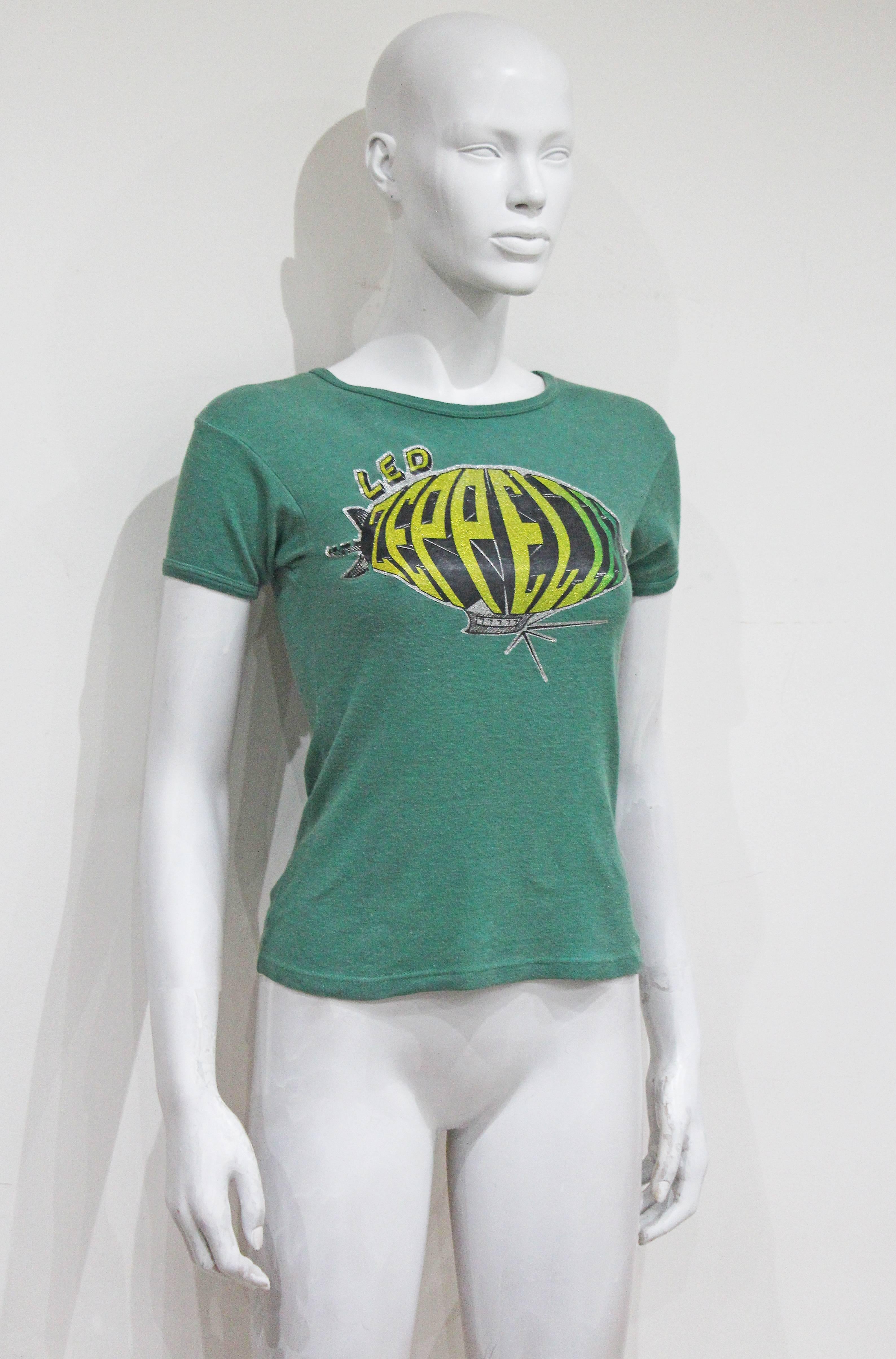 A very rare Led Zeppelin band tee from the 1970s. The t-shirt is in green cotton and has a sparkly glazed texture to the logo. 

SMALL