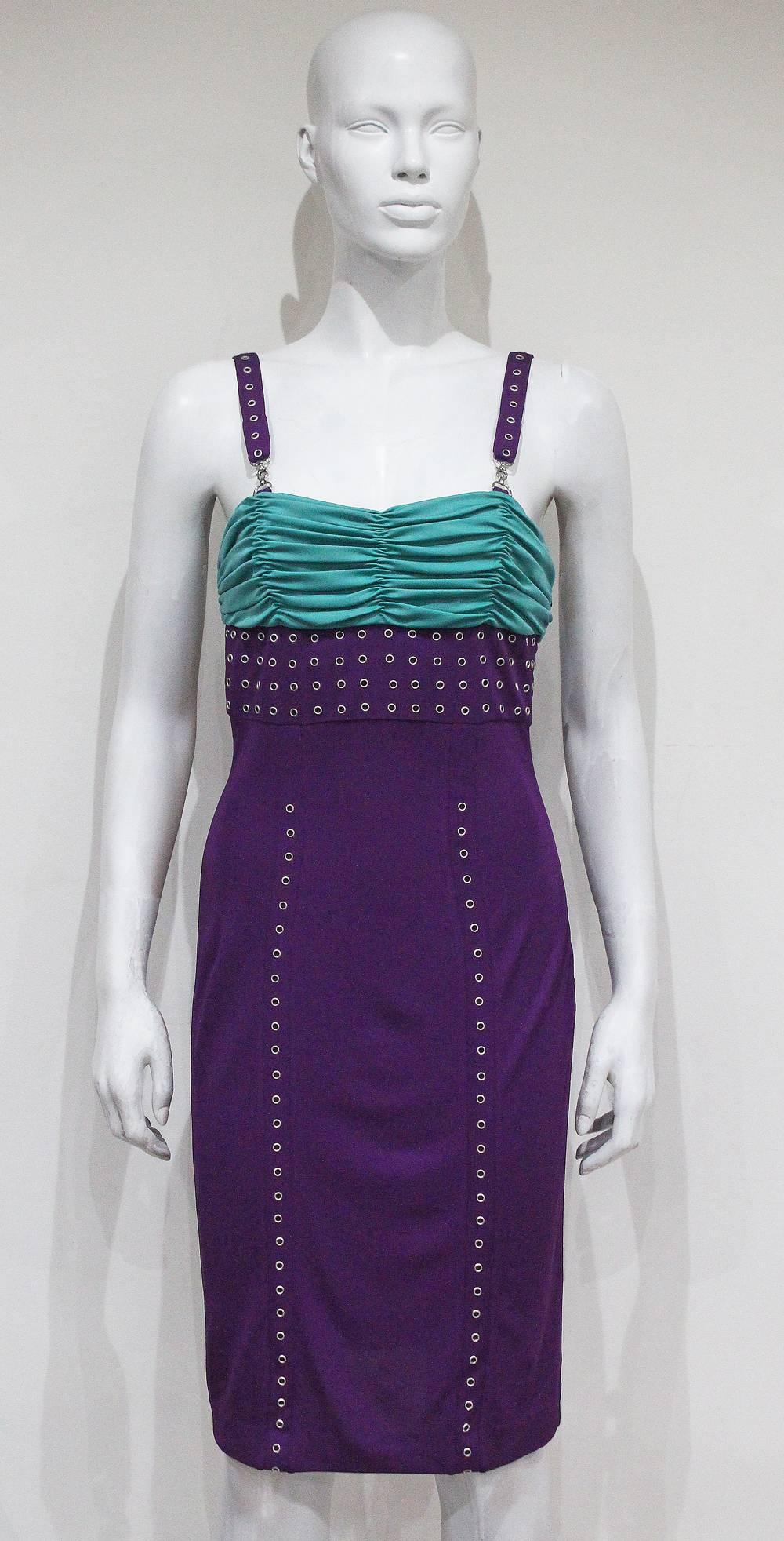 Nietenbesetztes Abendkleid von Gianni Versace, ca. 1990er Jahre (Violett) im Angebot