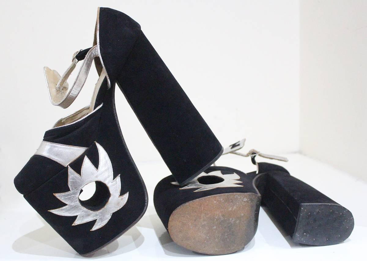 Original Ziggy platforms in black suede and metallic silver leather, c. 1970s  In Good Condition In London, GB