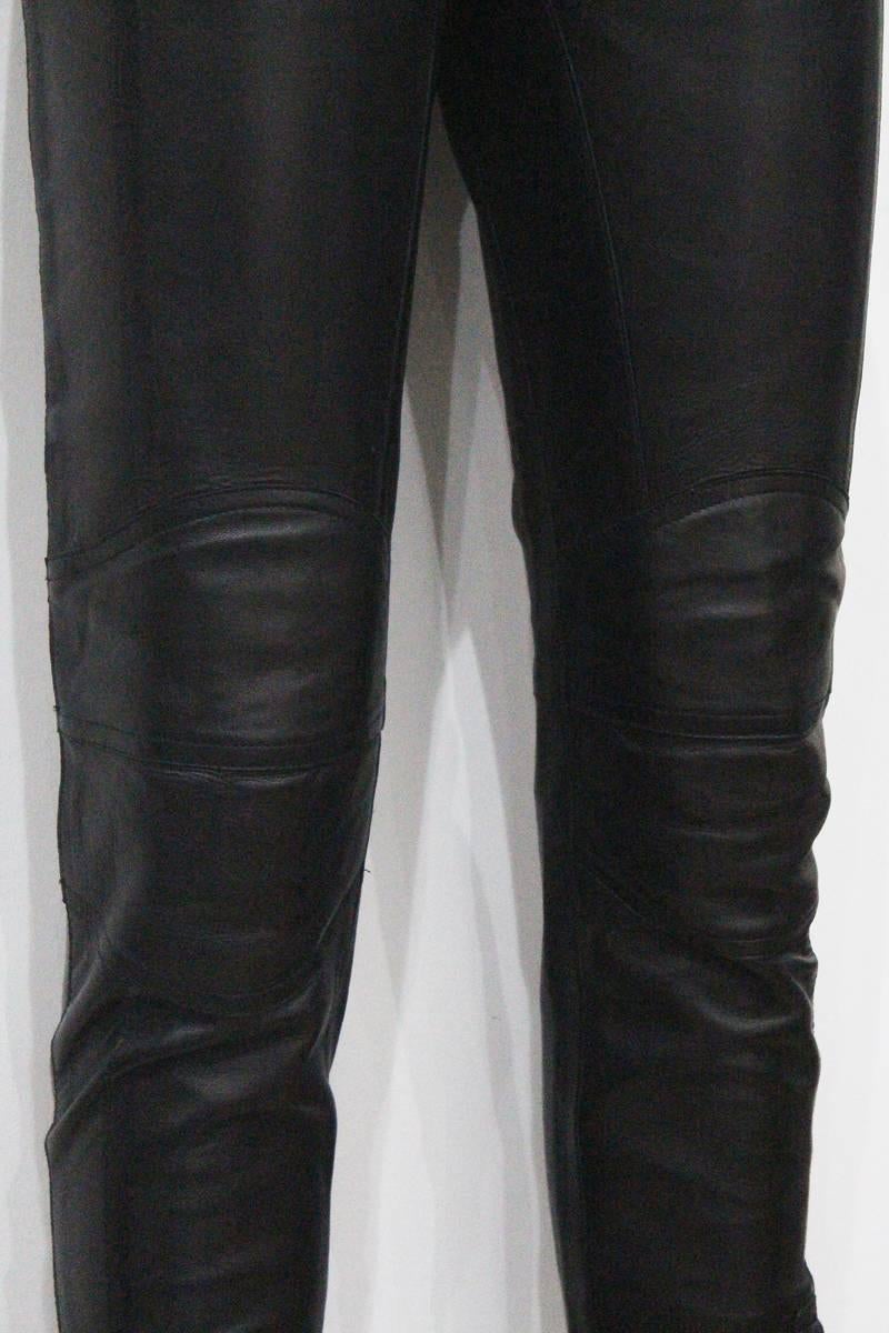 A pair of Tom Ford for Gucci black leather skinny biker pants from the autumn/winter 1999 season. The pants are made of luxurious Italian leather and feature vertical Gucci zips on the ankles, contoured knee caps and two Gucci zippered pockets on