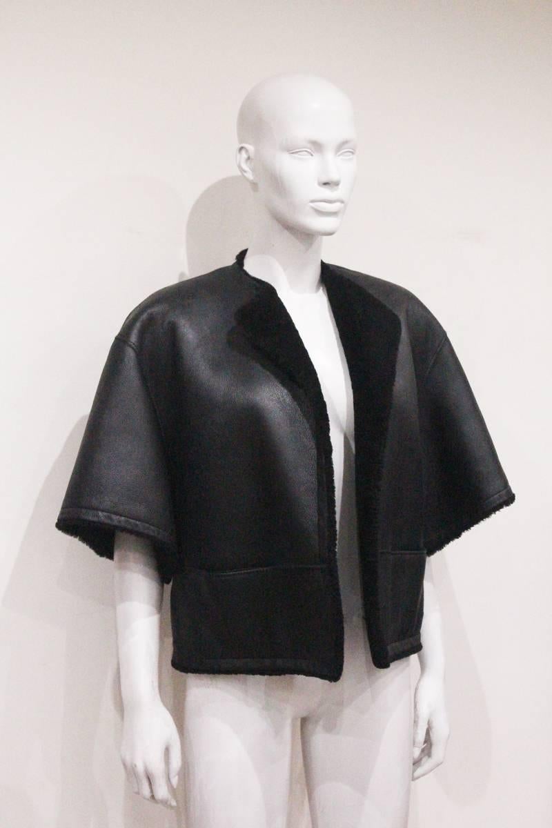 Hermes Paris black shearling jacket designed by Maison Martin Margiela for the Autumn/Winter 2002 collection. The jacket features wide cut cropped sleeves, turn over collar and two front open pockets. 

Fr 34 / It 38 / UK 6 (Would fit most sizes