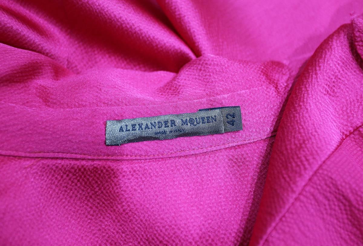 Alexander McQueen fuchsia pink silk evening blouse, c. 2008  In Good Condition In London, GB