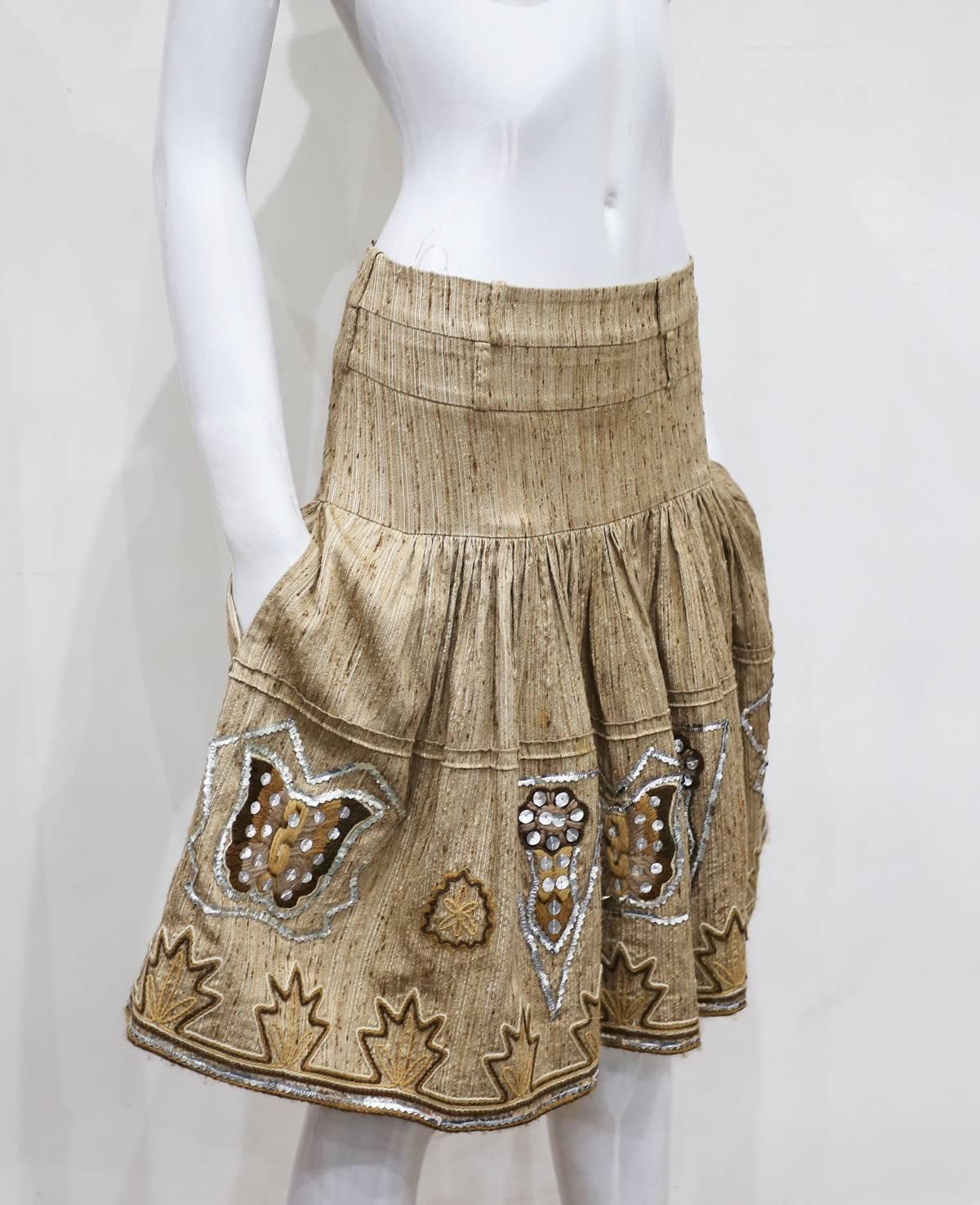 Christian Dior tiered skirt in raw silk with embroidery and sequins. 

Fr 36 - UK 8 - It 40