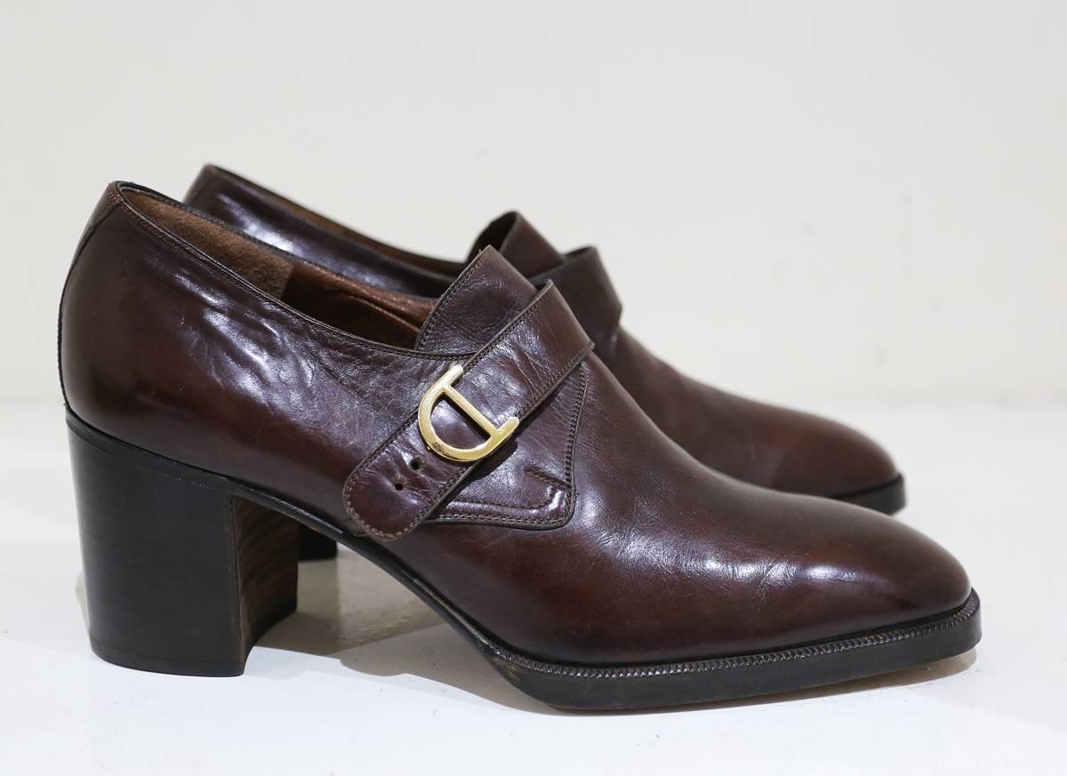 Original 1970s Mens platform heeled shoes made by Jocelyn Paris. Made in Italy and features smooth high quality Italian leather, wooded platform and heel and leather sole. 

Size UK 10
