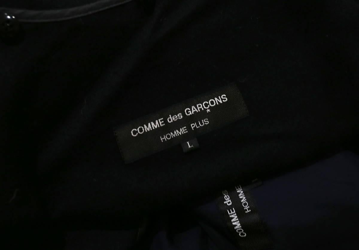 Comme des Garcons Homme navy cotton bomber jacket with quilted sleeves, c. 1989 In Excellent Condition For Sale In London, GB