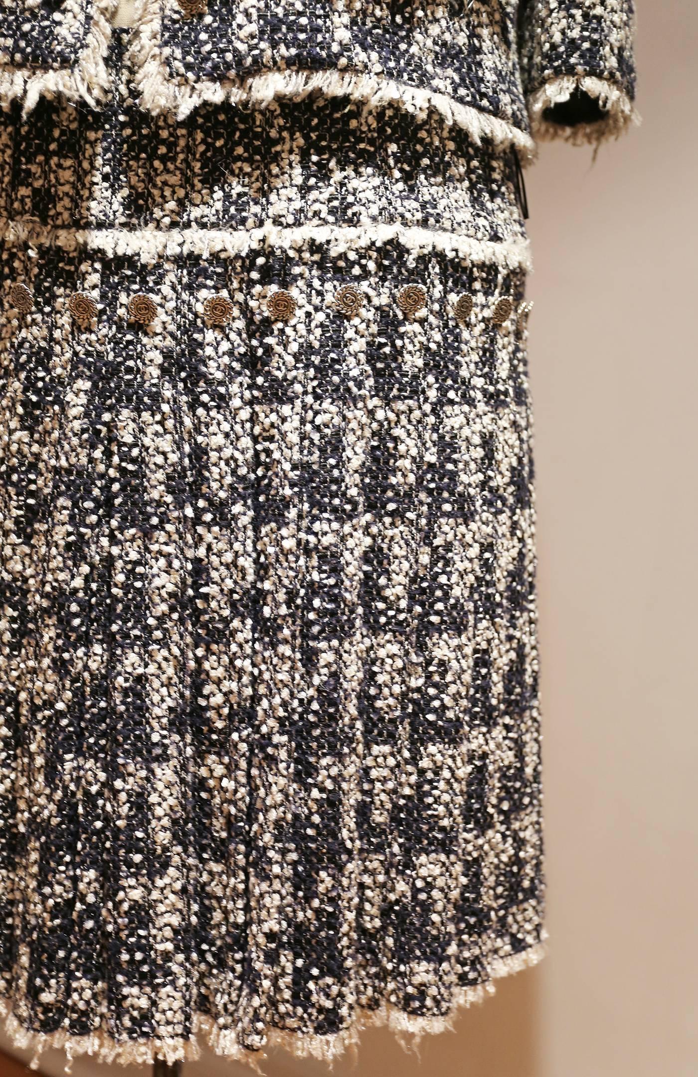 Chanel navy metallic boucle tweed skirt suit, Autumn-Winter 2005 In Good Condition In London, GB