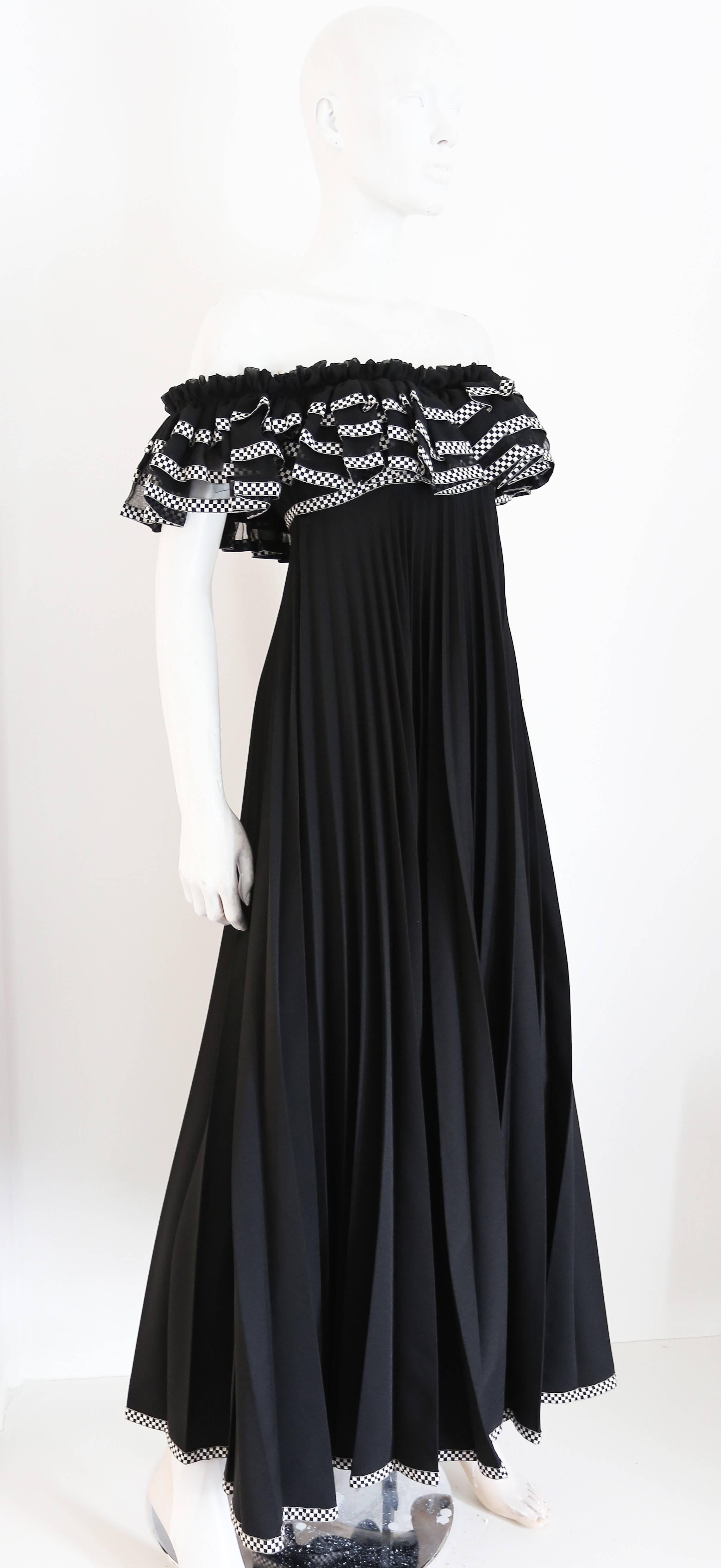 Jean Varon off the shoulder pleated empire evening gown, c. 1970s In Excellent Condition In London, GB