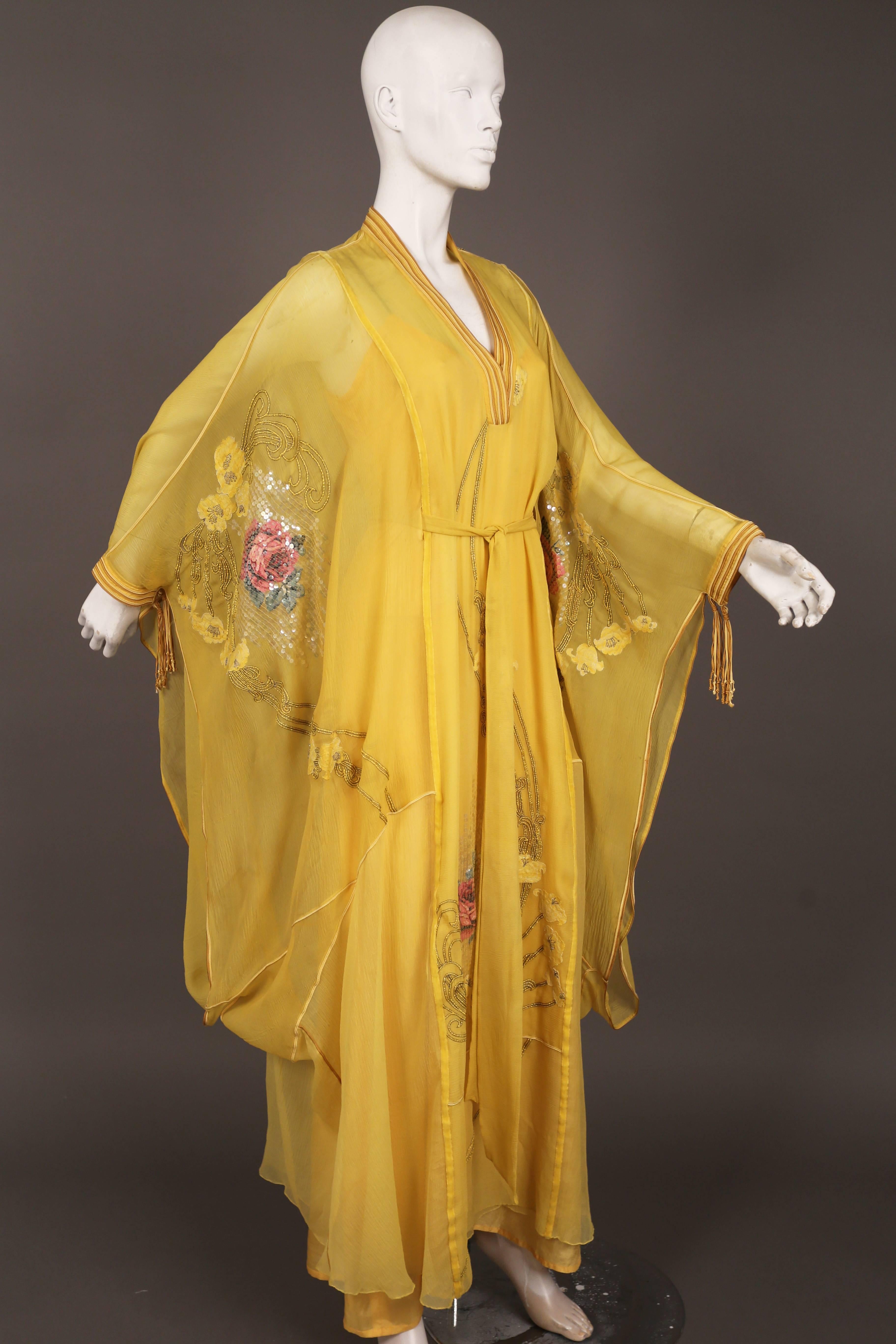 A fine and rare Spaghetti of London silk chiffon canary yellow caftan from the 1970s. The caftan features waist belt, intricate embroidery throughout, sequins and tassels on both cuffs. 

Approx. EU 38 - 40  UK 10 - 12 