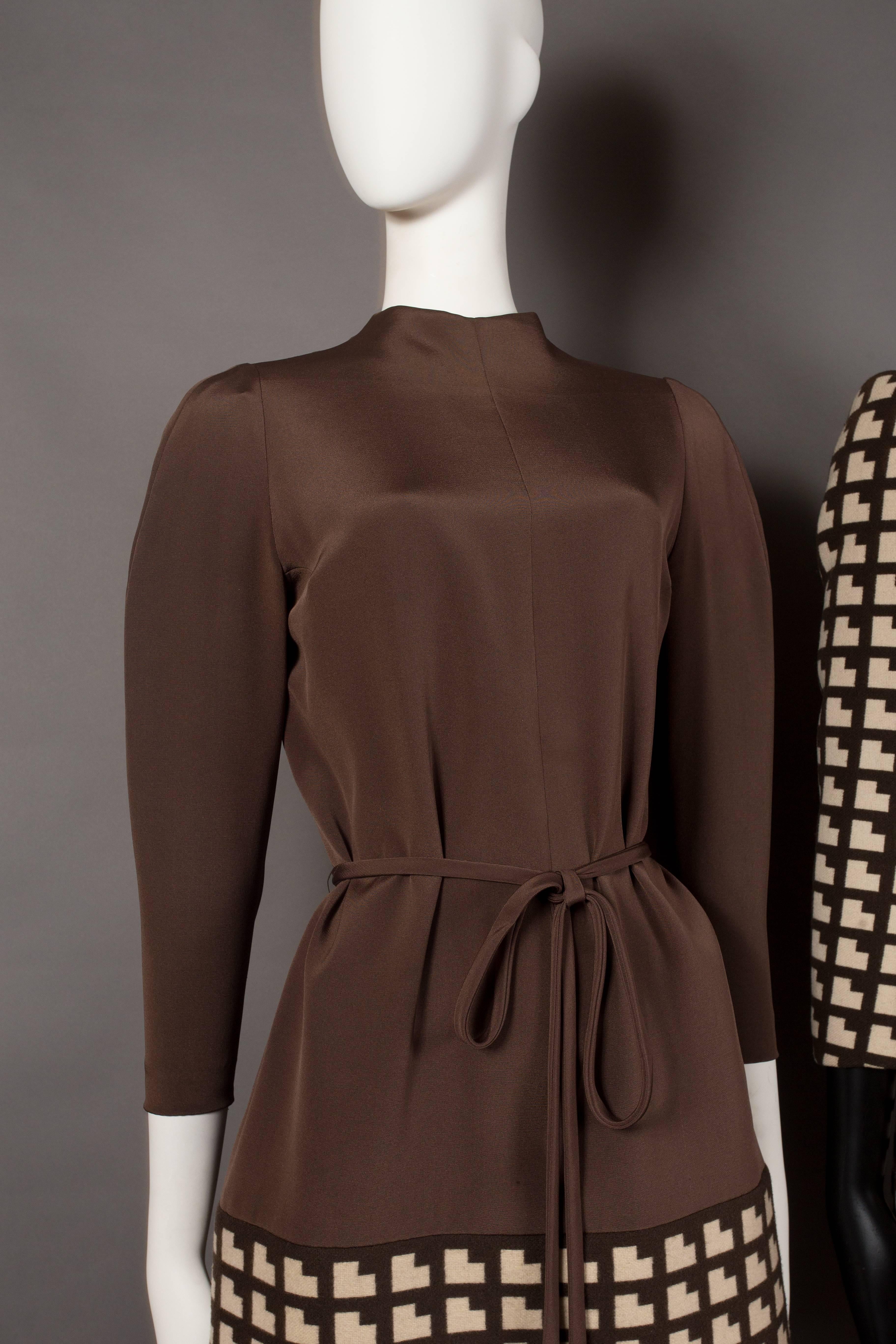 Noir Ensemble robe et manteau Couture en soie et laine, C.I.C. 1952-57 en vente