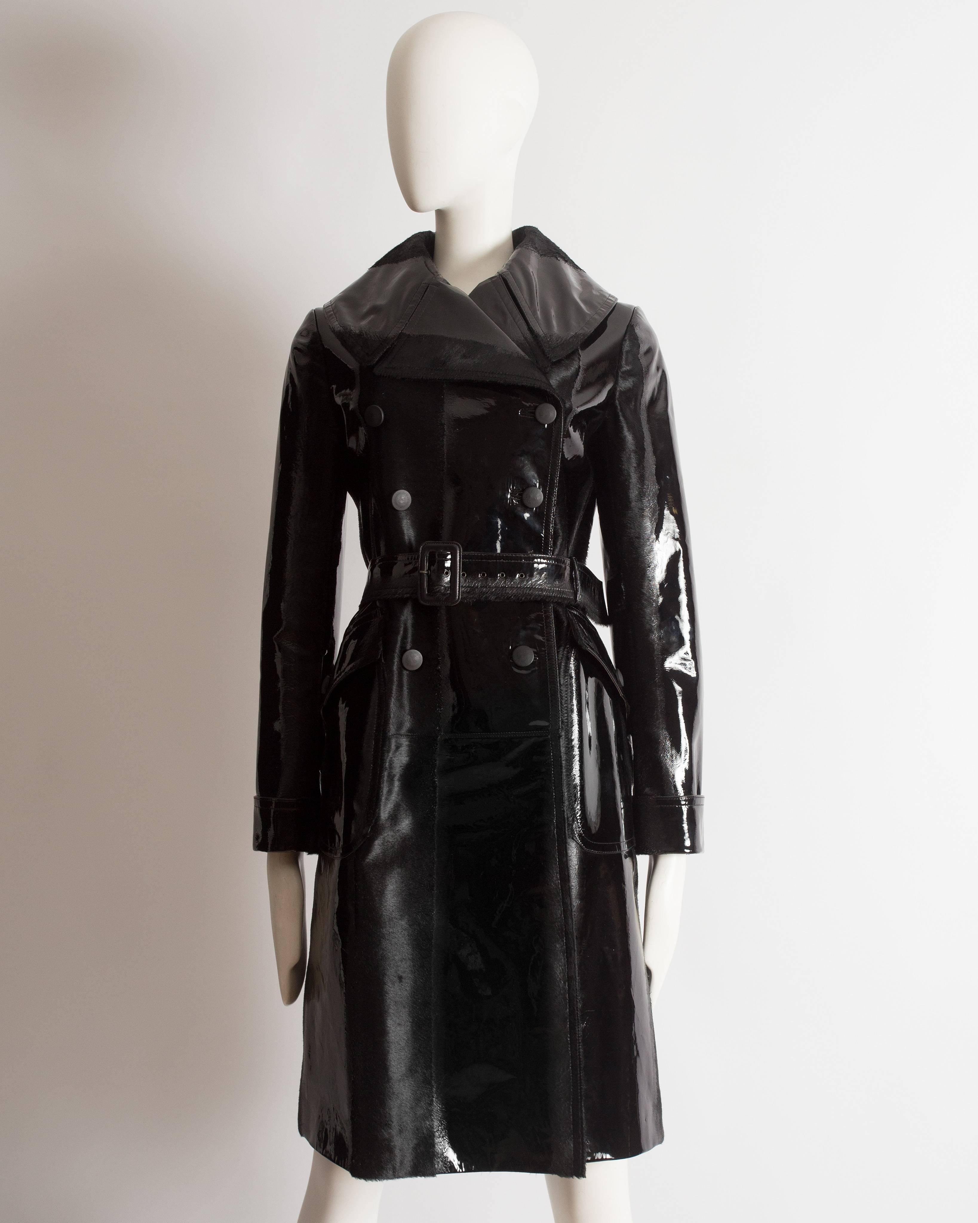 Presenting an exceptional Azzedine Alaia trench coat, a true collector's gem from the autumn-winter 2014 collection. This trench coat showcases the legendary designer's unparalleled artistry and craftsmanship.

Constructed from pony hair sourced