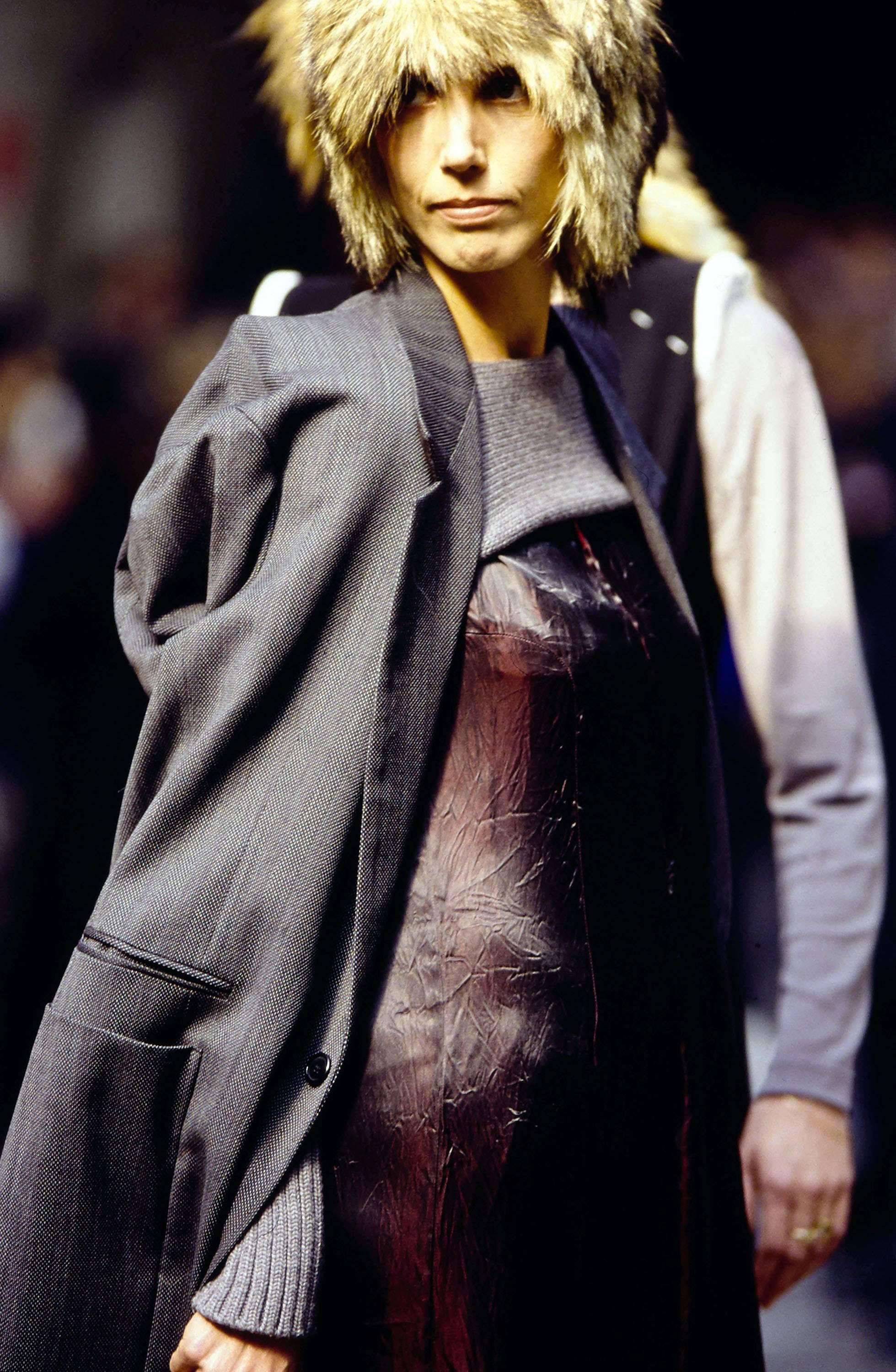 Maison Martin Margiela Autumn-Winter 1997 oversized blazer jacket worn with inverted sleeves. 

- XXL cut
- internal pointed shoulder pads
- two button closure
- one diagonal welt pocket on right chest
- two jetted pockets 
- two flat square