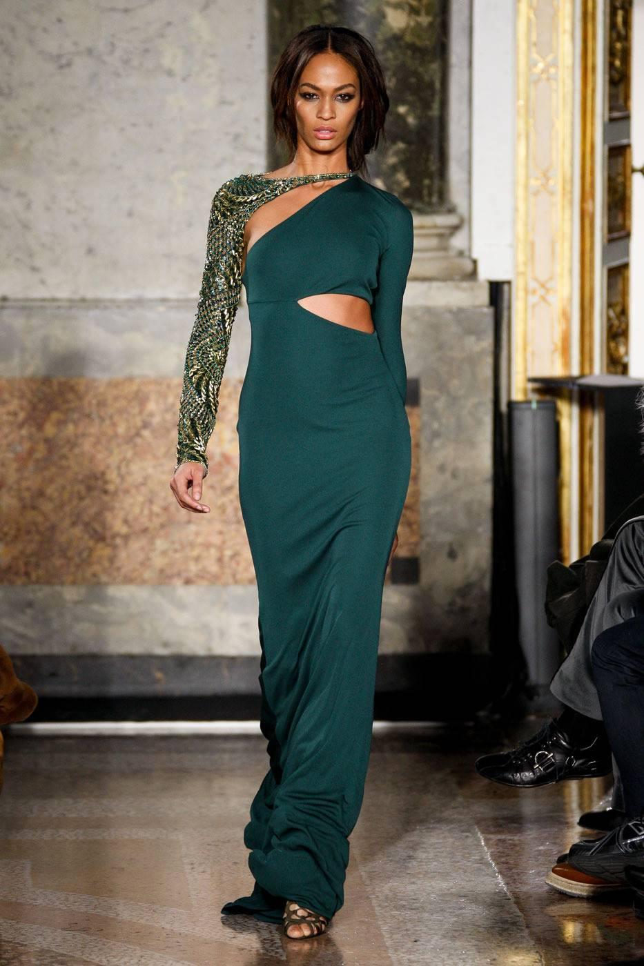Emilio Pucci Autumn-Winter 2011 emerald green evening gown with embellishment

- midriff cut out
- embellished detachable sleeve and choker 
- Fr 34 / It 38 / UK 6 / Small