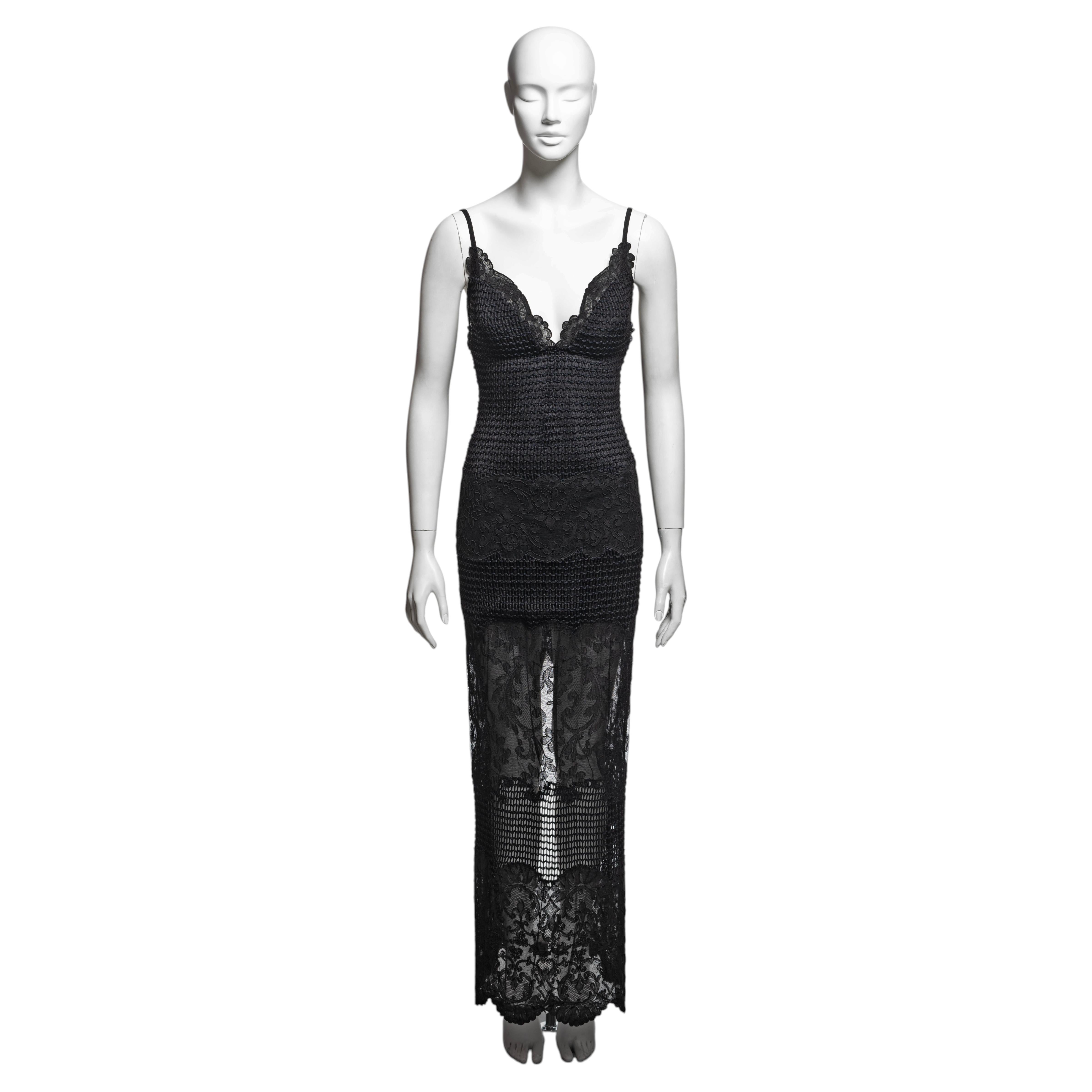 Robe de soirée moulante noire à rubans ajourés et dentelle, Gianni Versace, automne-hiver 1993