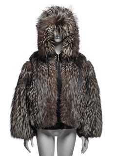 Blouson à capuche en renard argenté Christian Dior par John Galliano, automne-hiver 2003