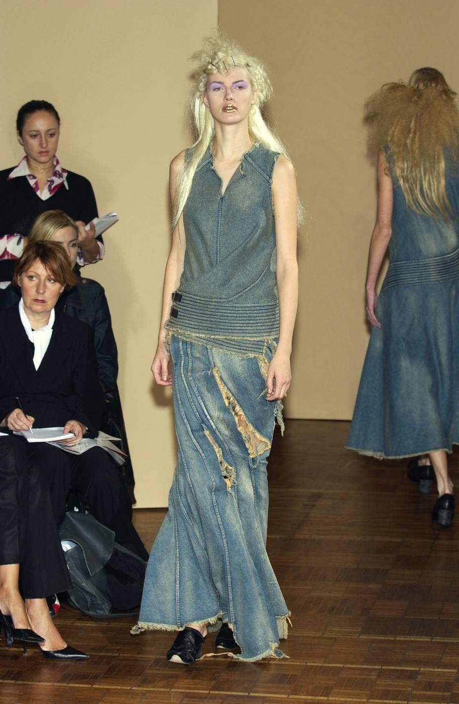 Junya Watanabe Spring-Summer 2002 bias cut denim flared skirt 

- Flat felled seams 
- Bias cut 
- Stone-washed denim 
- Frayed trim 
- Zip fastening 
