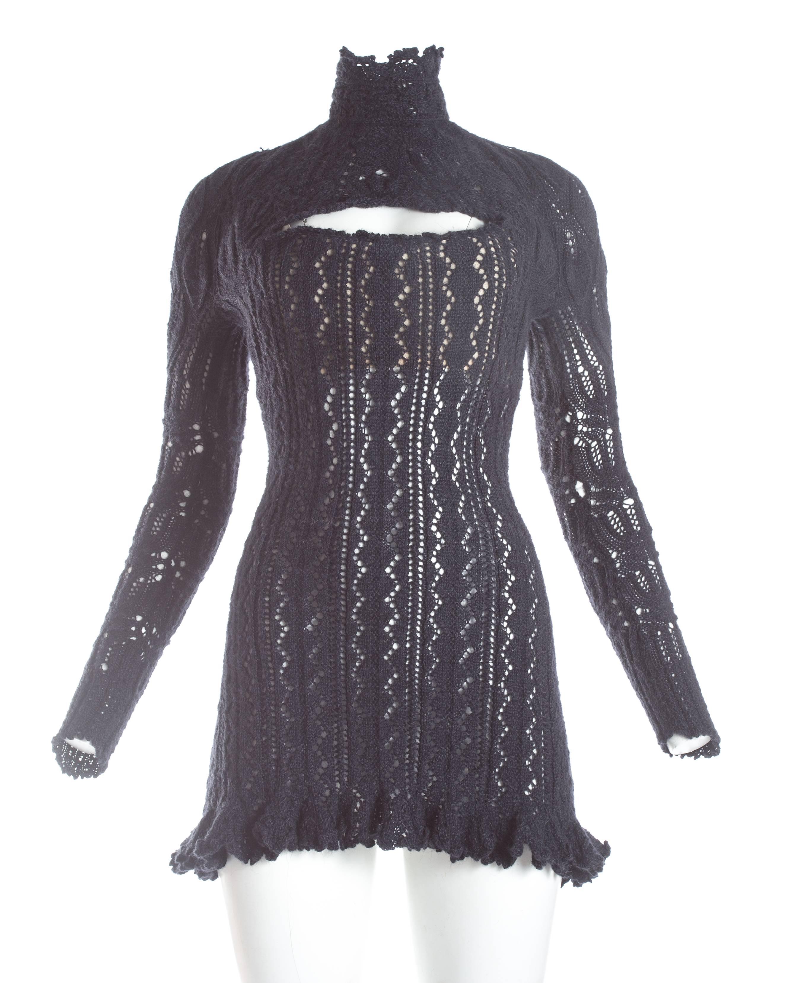 - Internal boned corset 
- Cleavage cut-out
- Zip fastening

Autumn-Winter 1993