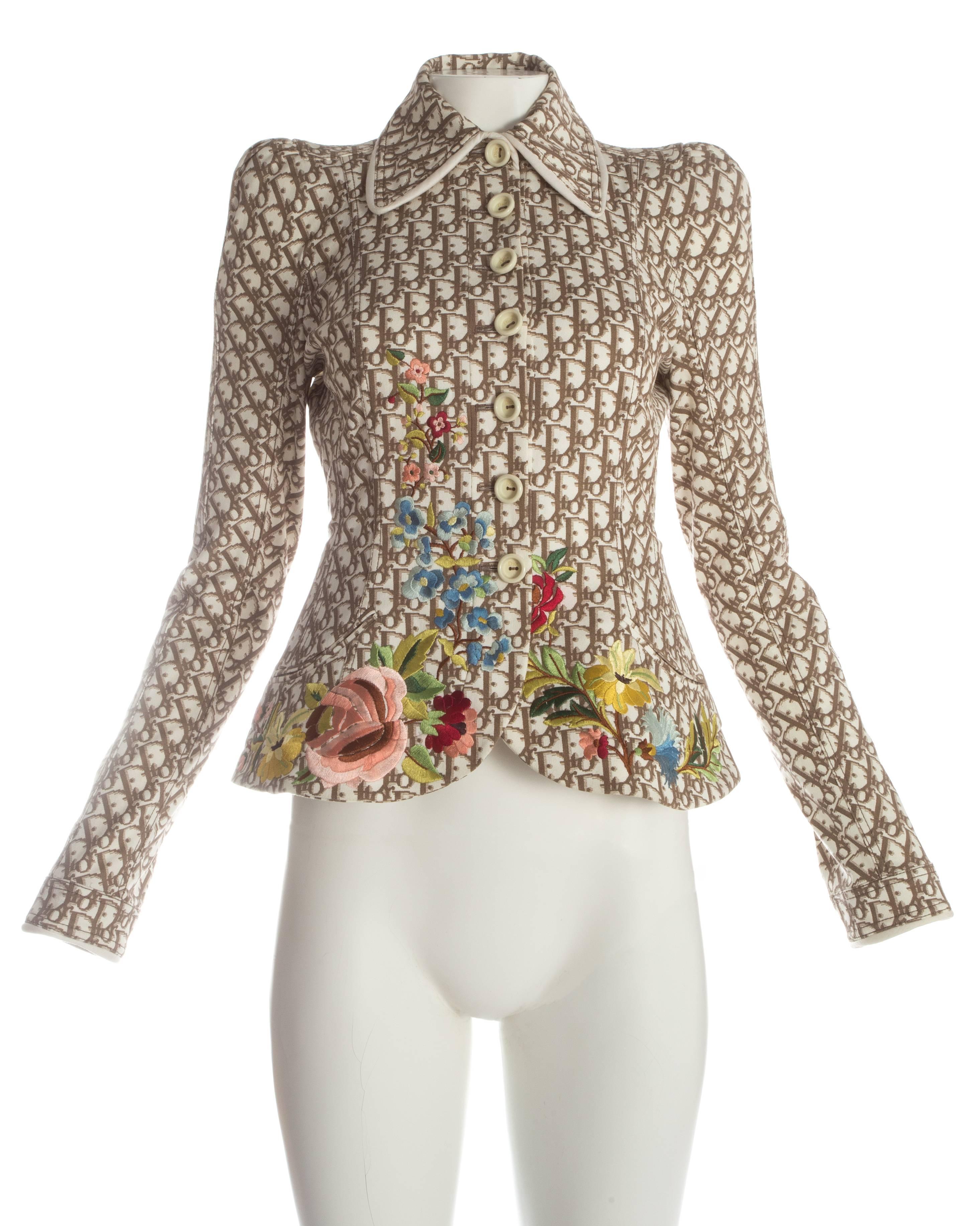 - Built in pads create a pagoda shoulder
- Peplum fit accentuating the waist 
- Button fastenings throughout 
- Floral embroidery 

Spring-Summer 2005 