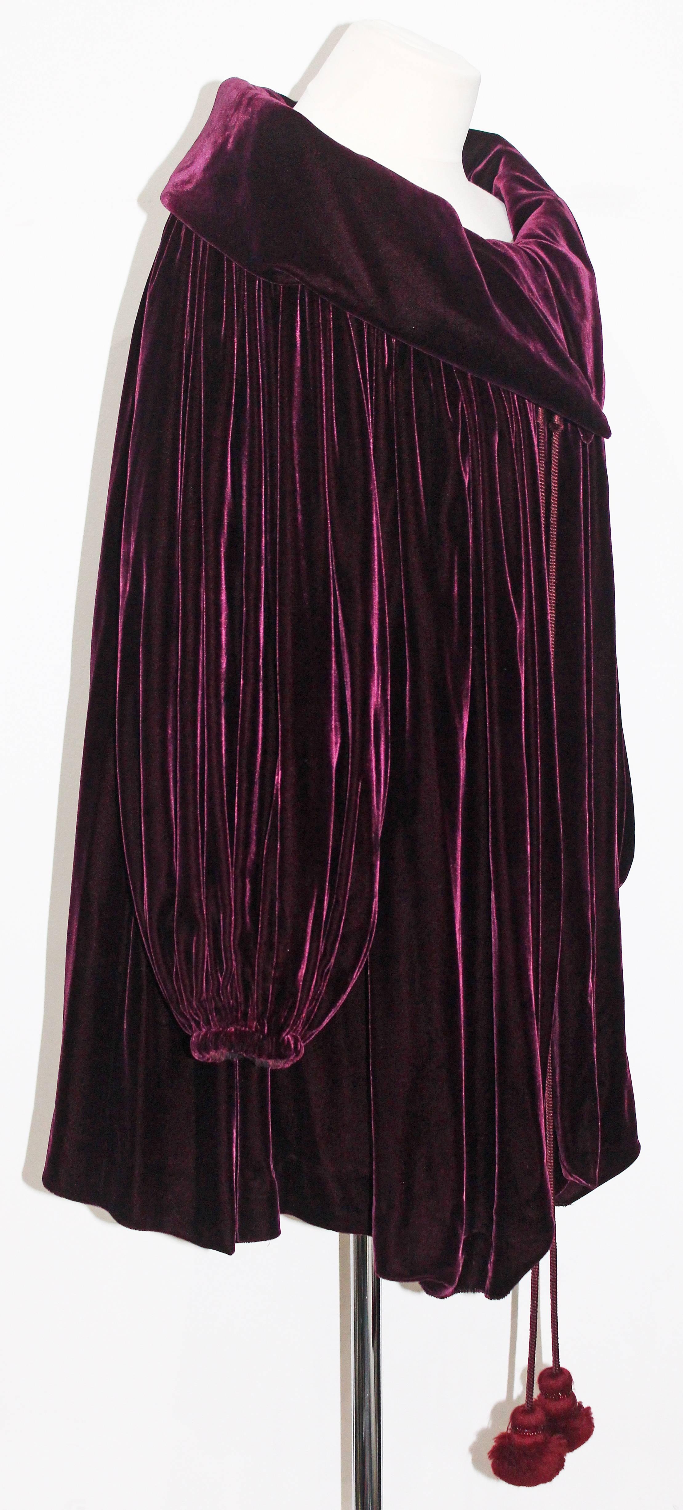 An exceptional silk velvet opera coat by Gianfranco Ferré for Christian Dior designed in the early 1990s. The coat has long beaded rope tassels.

Sizing: No size label but would fit a size Small - Medium

Condition: Excellent, appears rarely