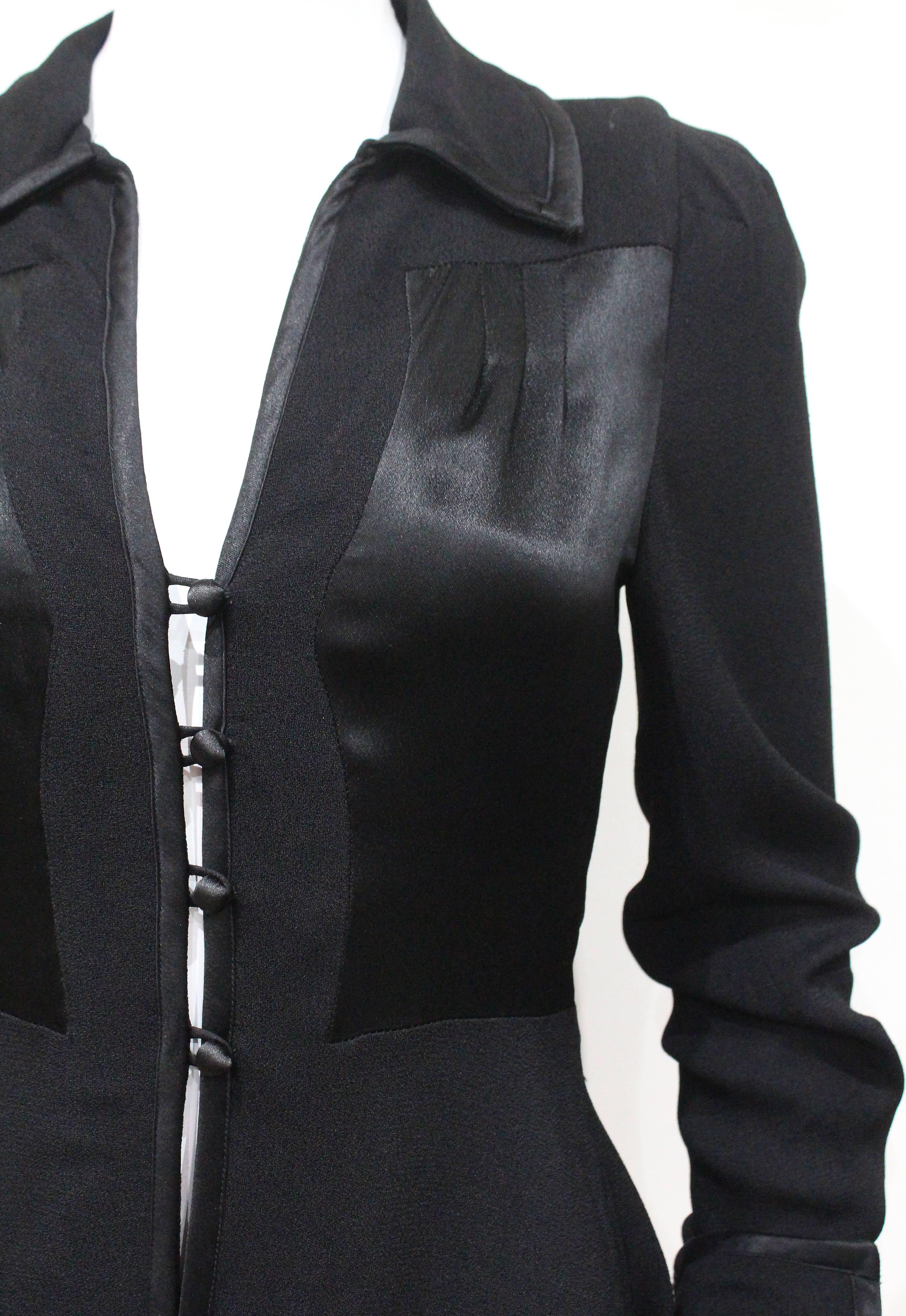 A rare Ossie Clark for Radley peplum blouse from the 1970s. The blouse has a satin button closure, turn up cuffs, satin trim and yoke.

Labelled a UK 12 but today would be considered a UK 8-10 / Fr 36-38 / US 4-6

Great Condition