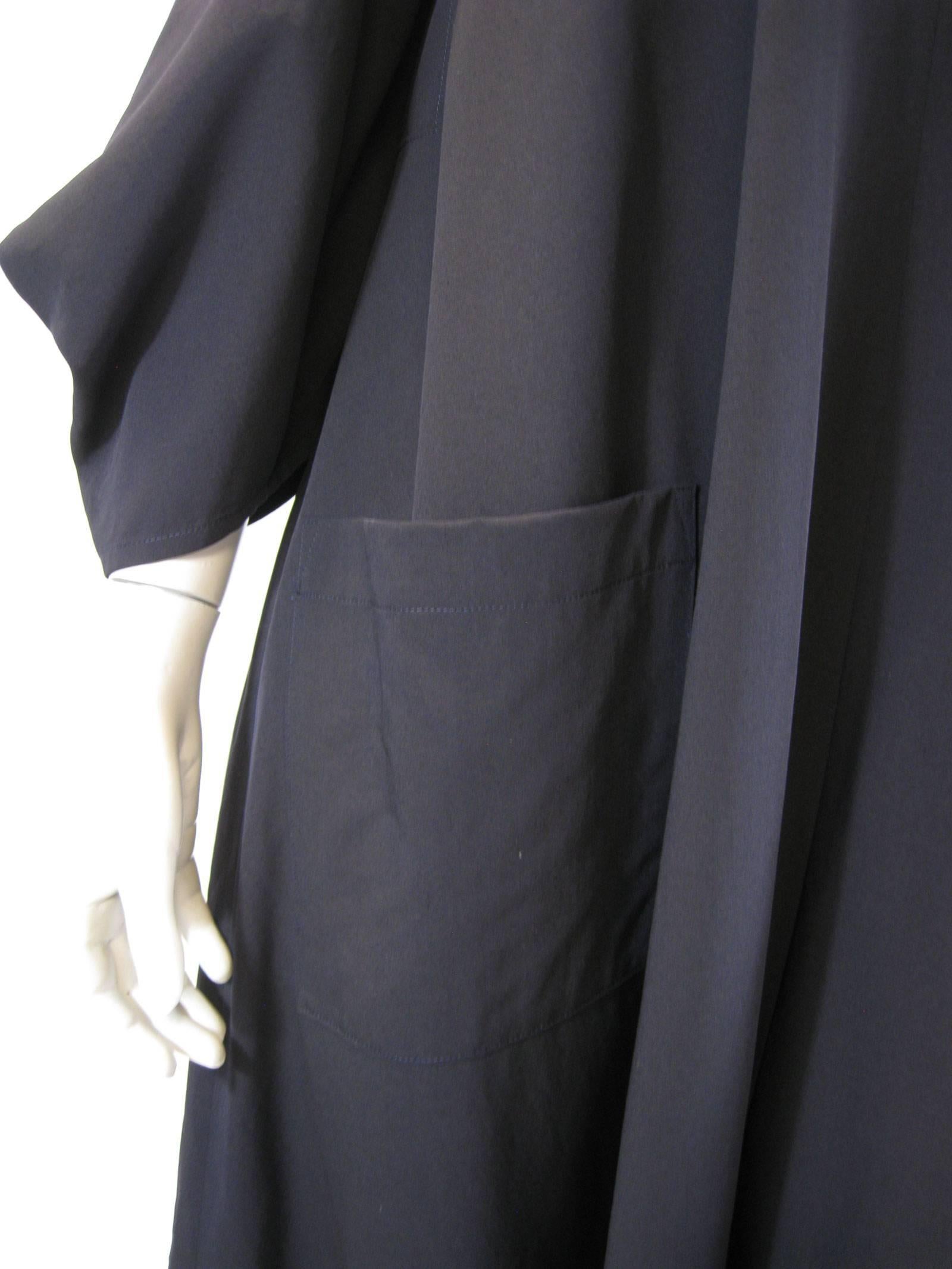 Noir Robe à découpes épaules bleu marine Yohji Yamamoto en vente