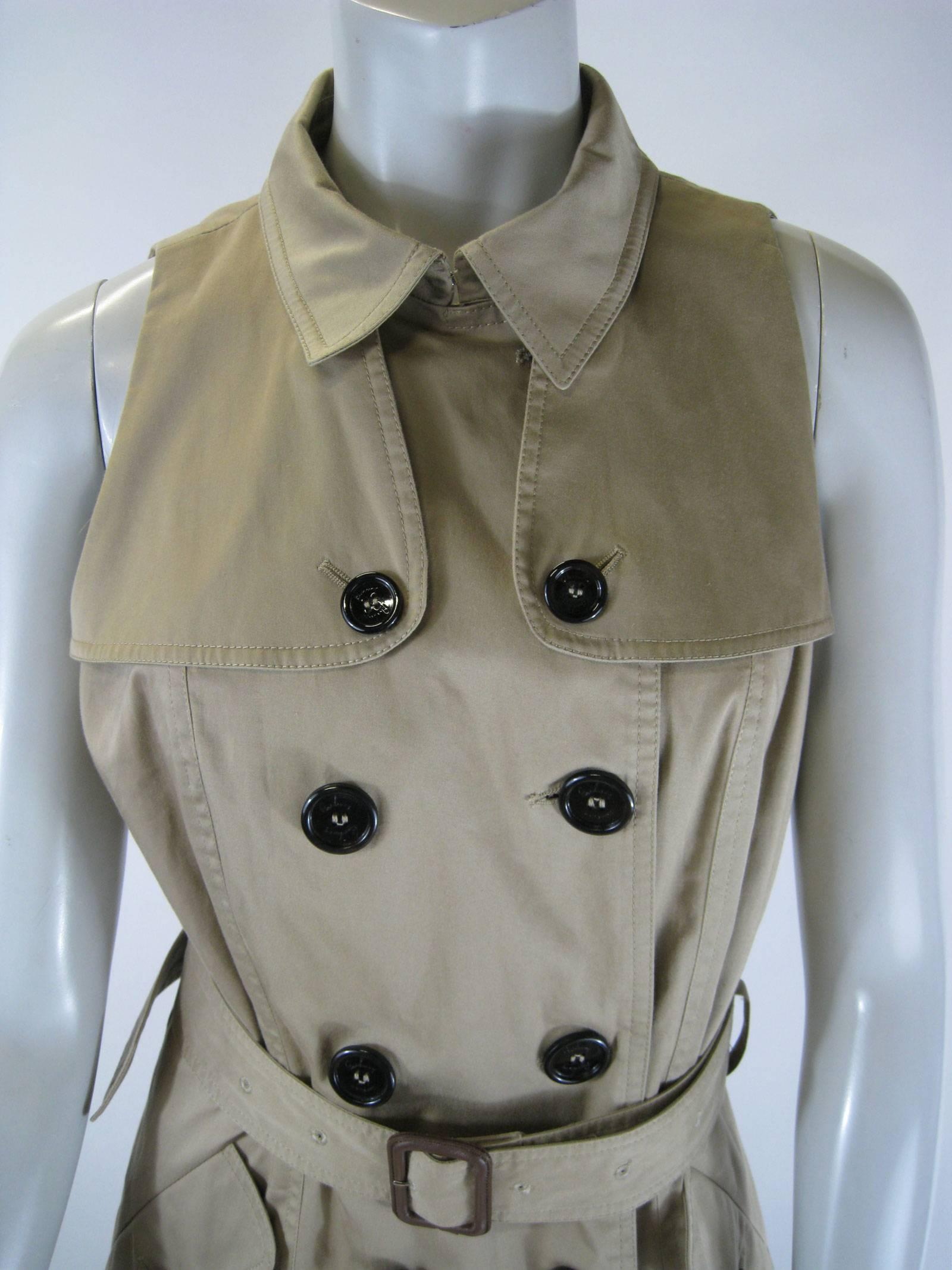 Burberry ärmelloses Trenchcoat-Kleid im Zustand „Hervorragend“ in Oakland, CA